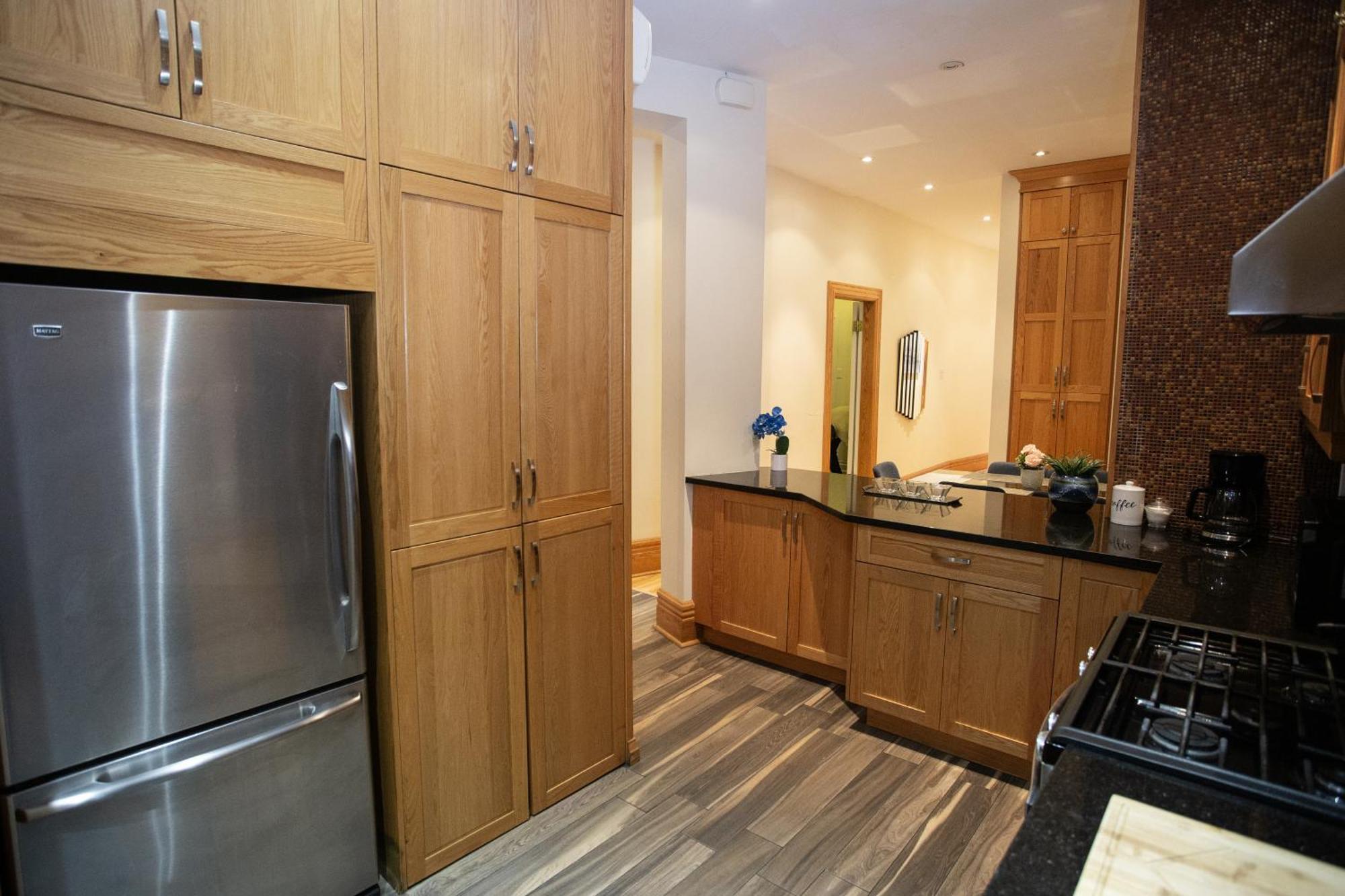 Apartment Spacious Downtown Apartment, 4br-2ba,free Wifi Montreal
