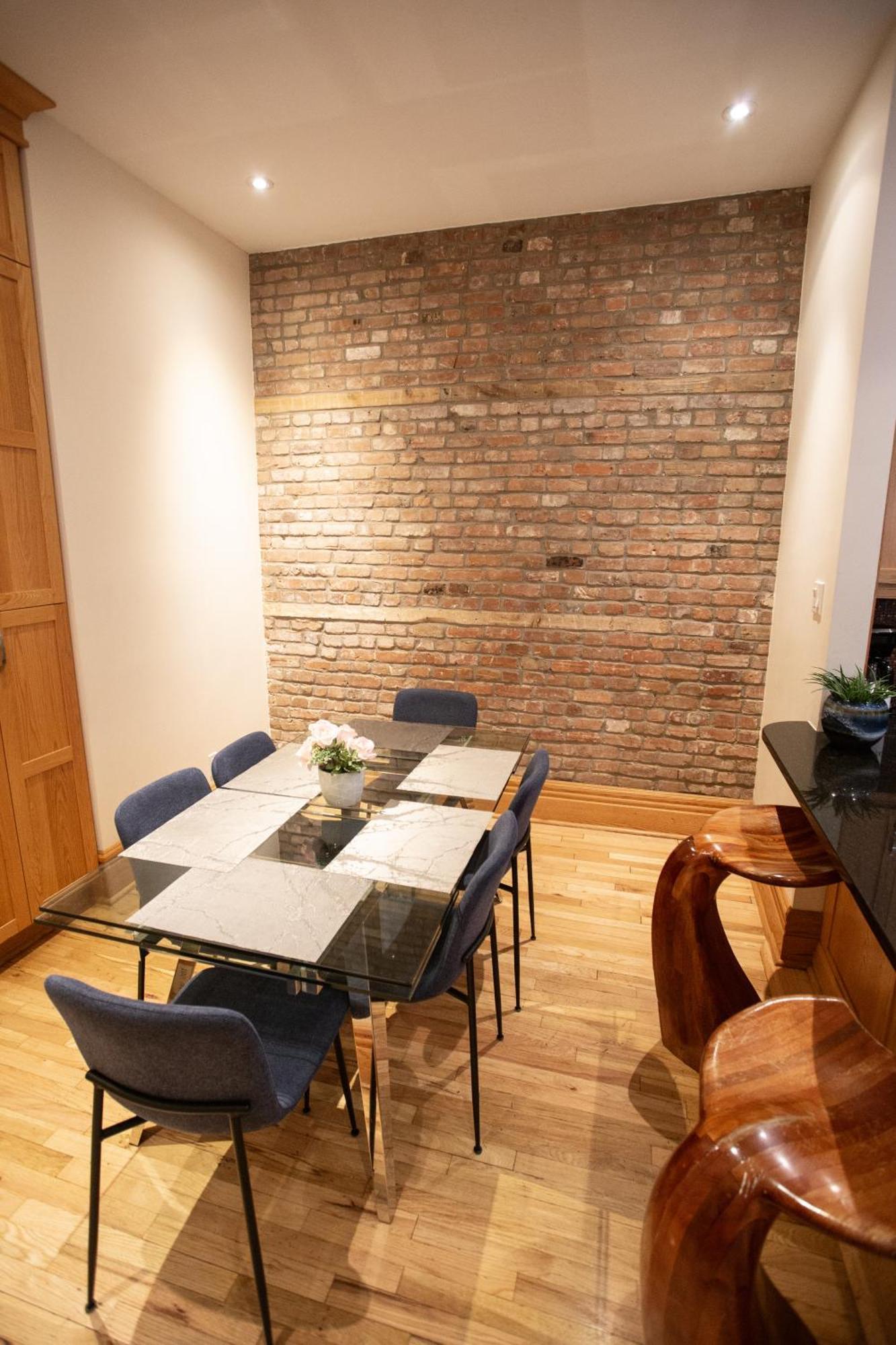 Spacious Downtown Apartment, 4br-2ba,free Wifi * Montreal
