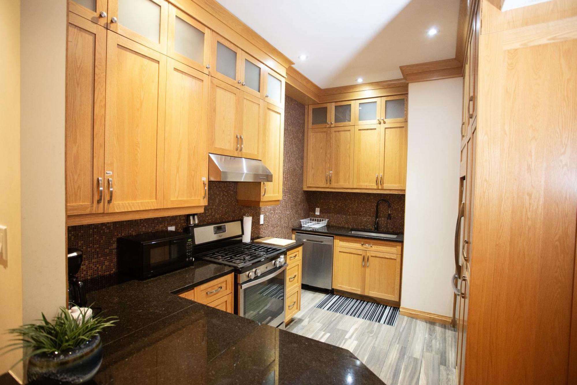 Apartment Spacious Downtown Apartment, 4br-2ba,free Wifi