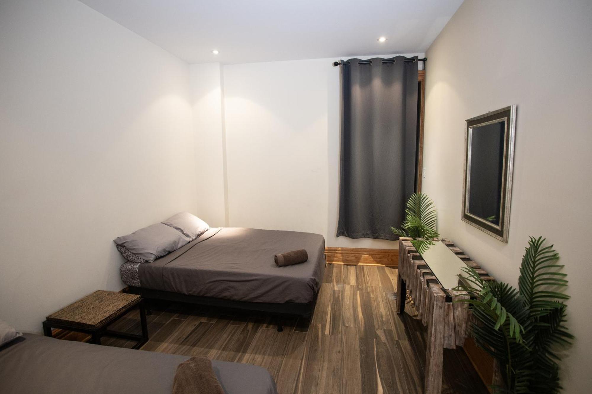 Spacious Downtown Apartment, 4br-2ba,free Wifi