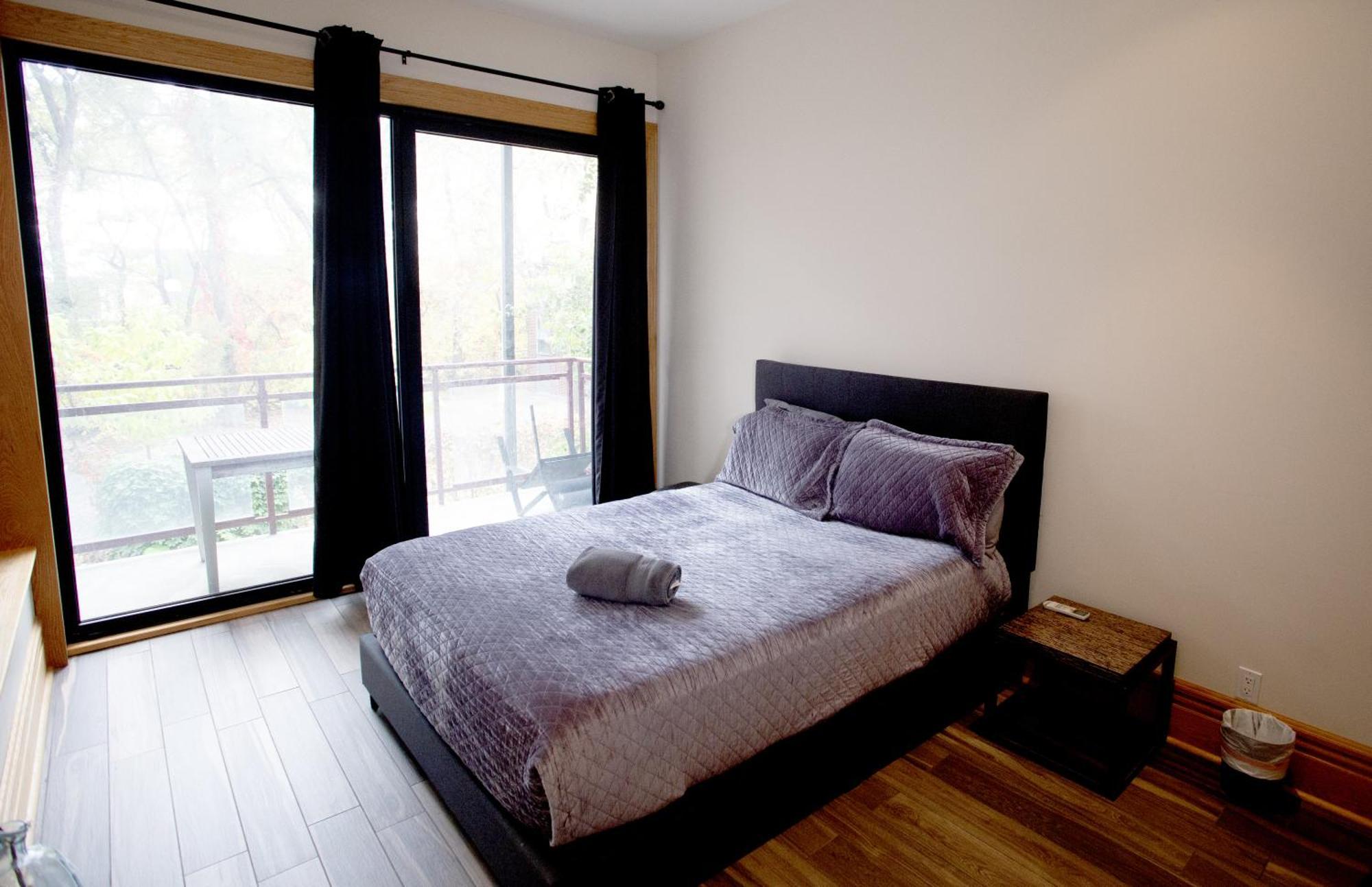 Spacious Downtown Apartment, 4br-2ba,free Wifi Apartment *