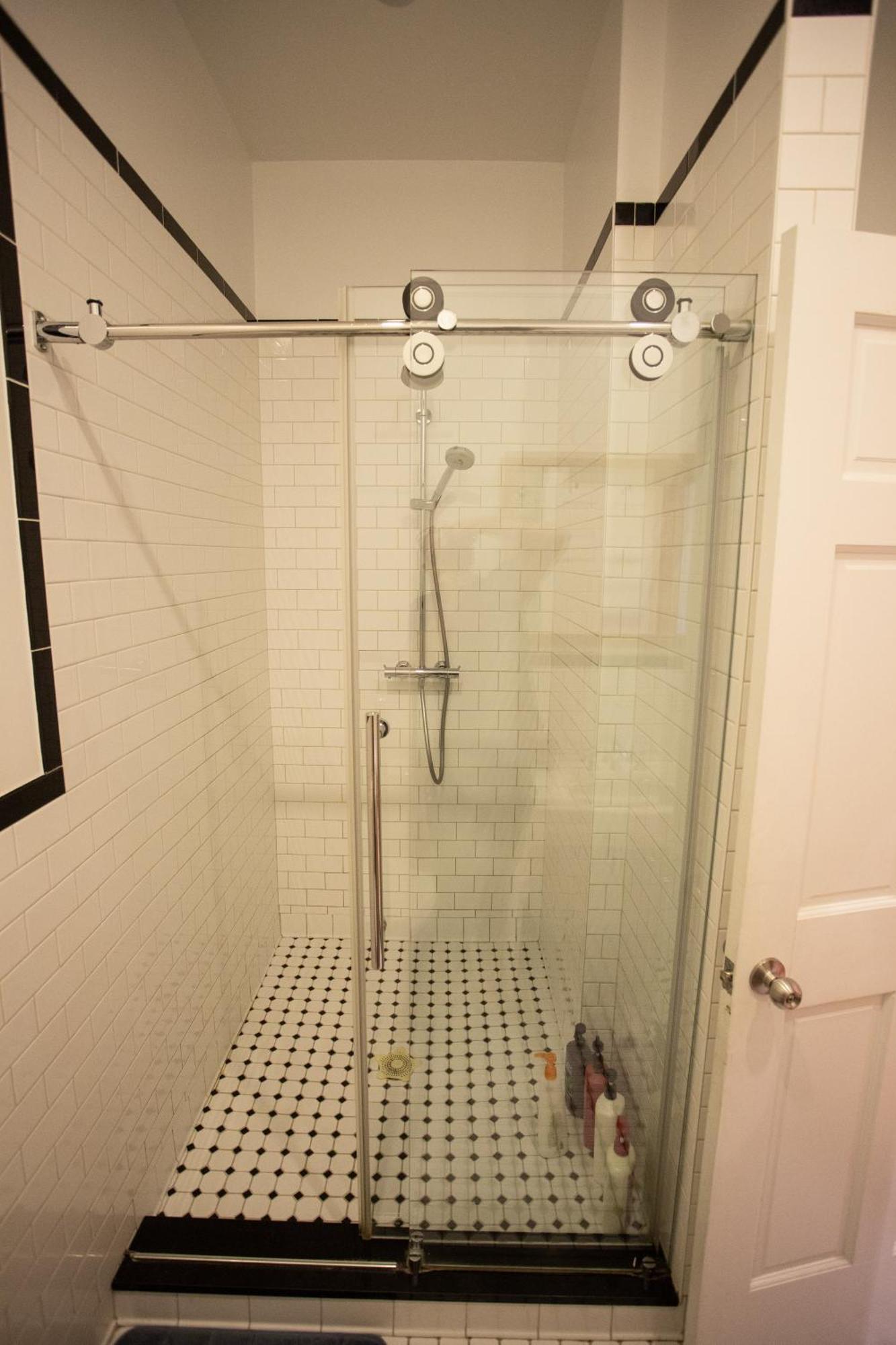 Spacious Downtown Apartment, 4br-2ba,free Wifi