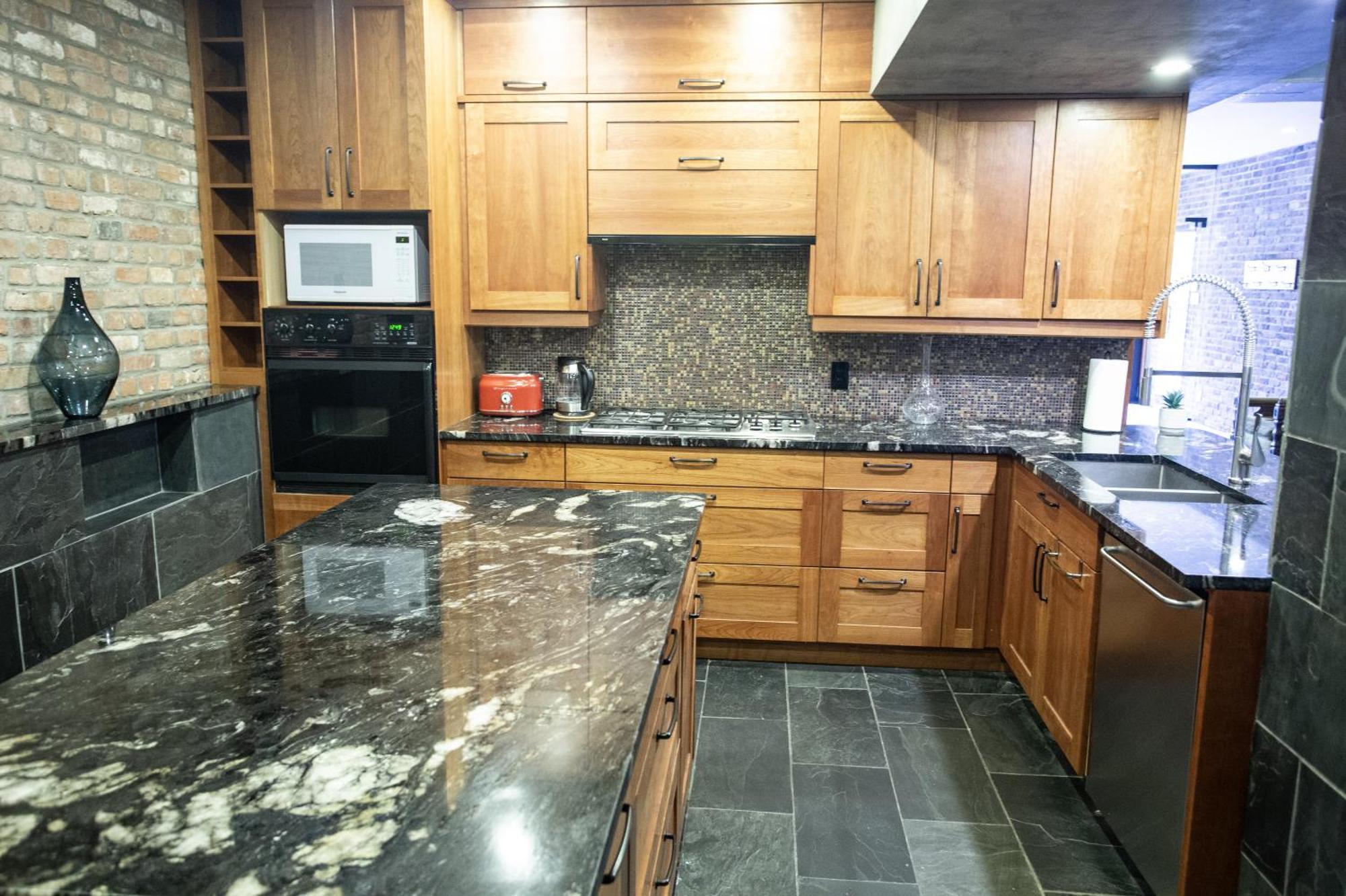 Luxury Downtown Apartment, 2 Br-2ba, Free Wifi * Montreal