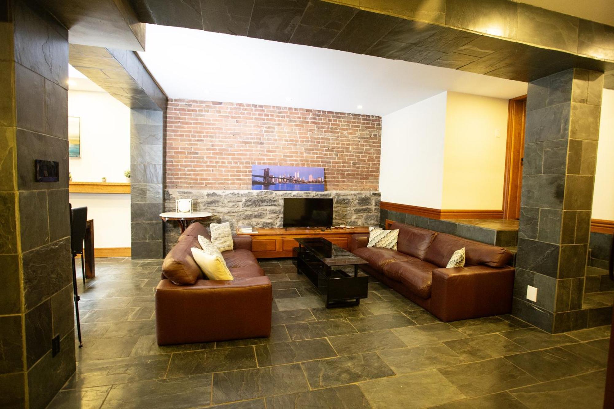 Apartment Luxury Downtown Apartment, 2 Br-2ba, Free Wifi