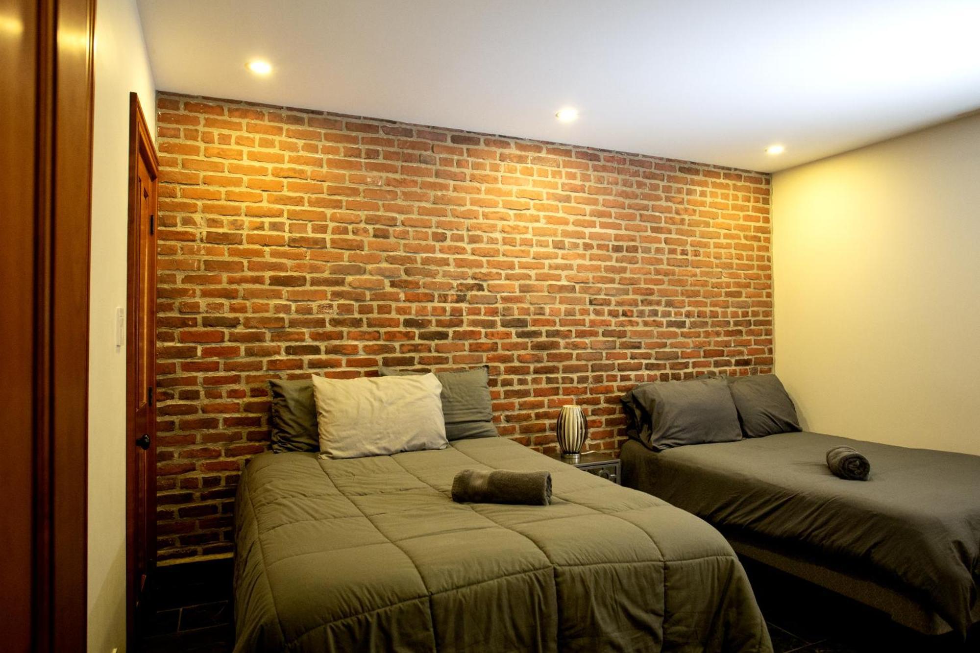 Apartment Luxury Downtown Apartment, 2 Br-2ba, Free Wifi Montreal