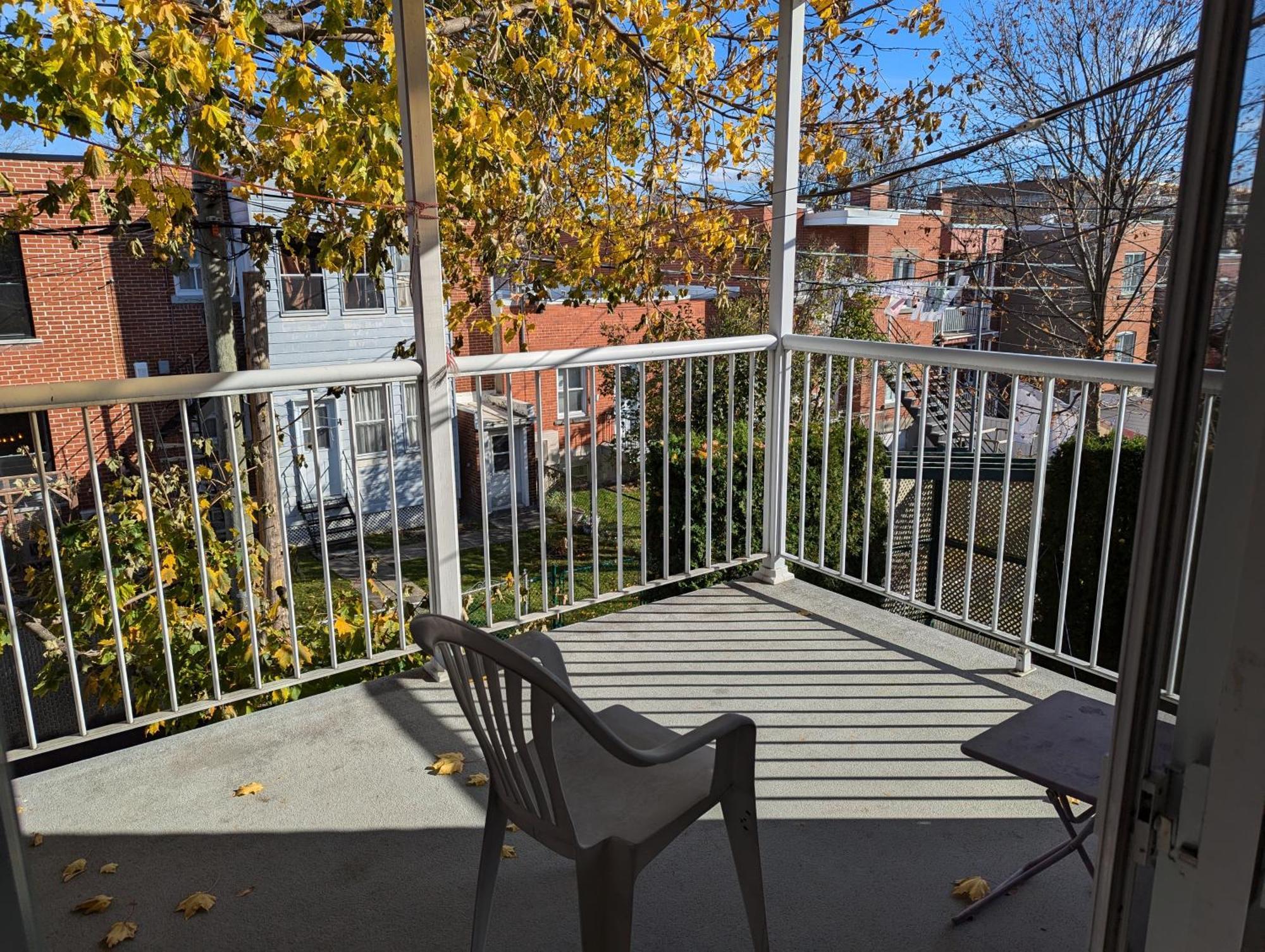 Apartment Comfy Close To Metro Monk Station With Self Check In