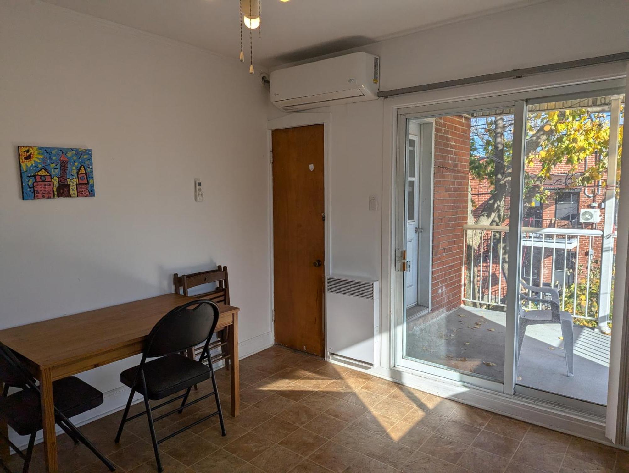 Comfy Close To Metro Monk Station With Self Check In * Montreal