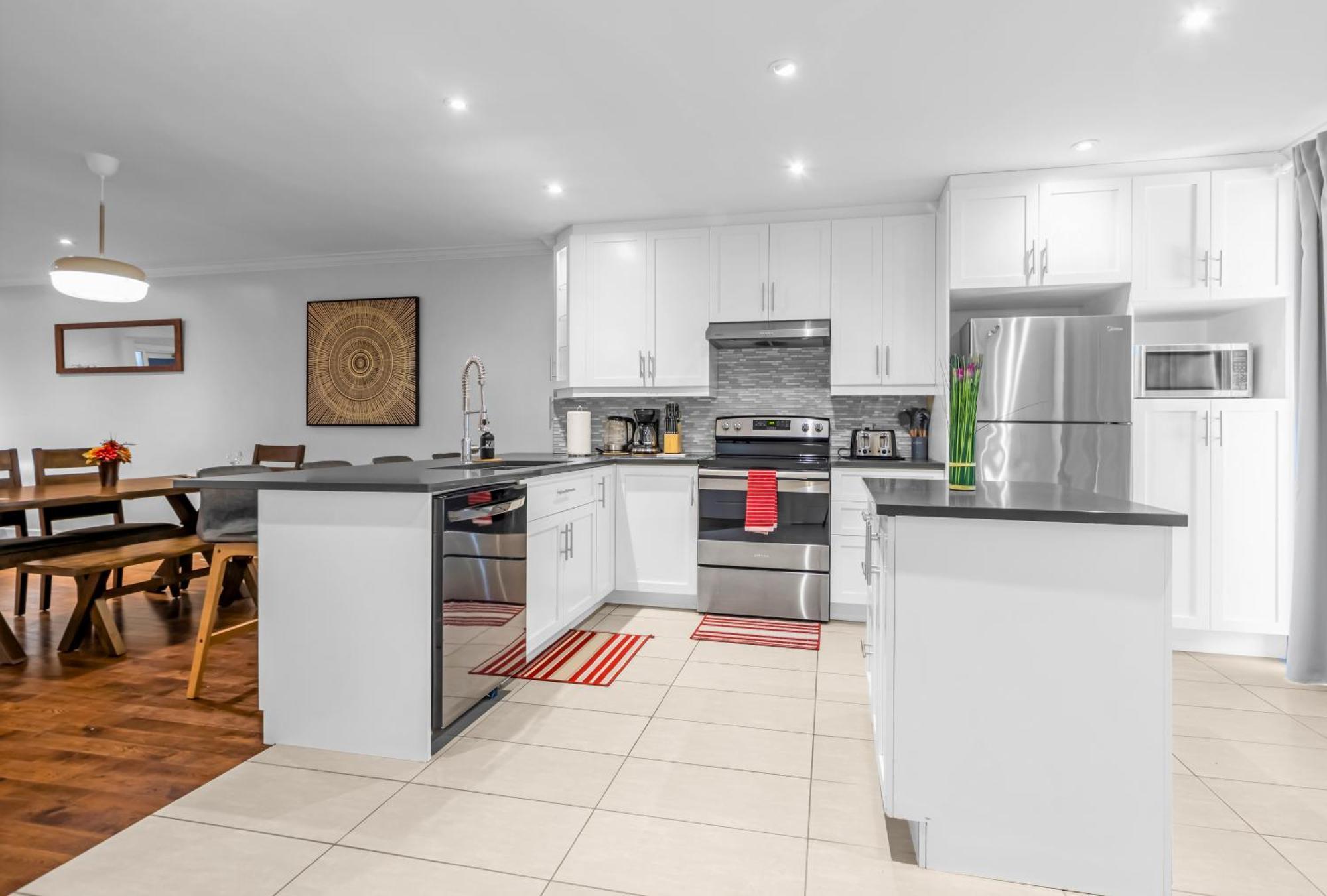 Amazing 3-bedrooms In Rosemont - Apartment *