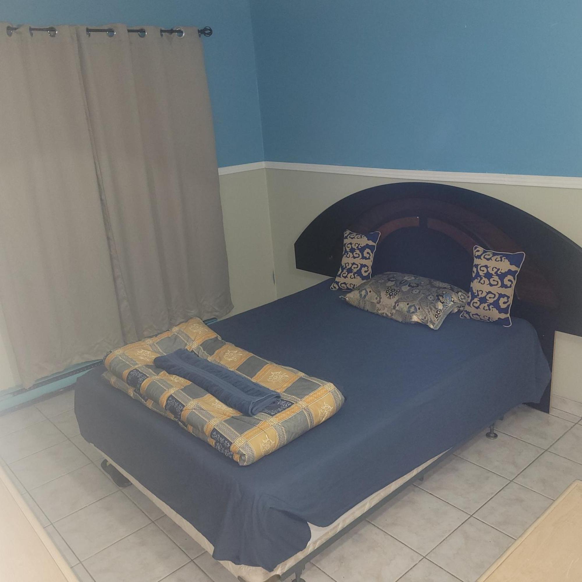 Privee Avec Clefs Intime Et Privee * Montreal