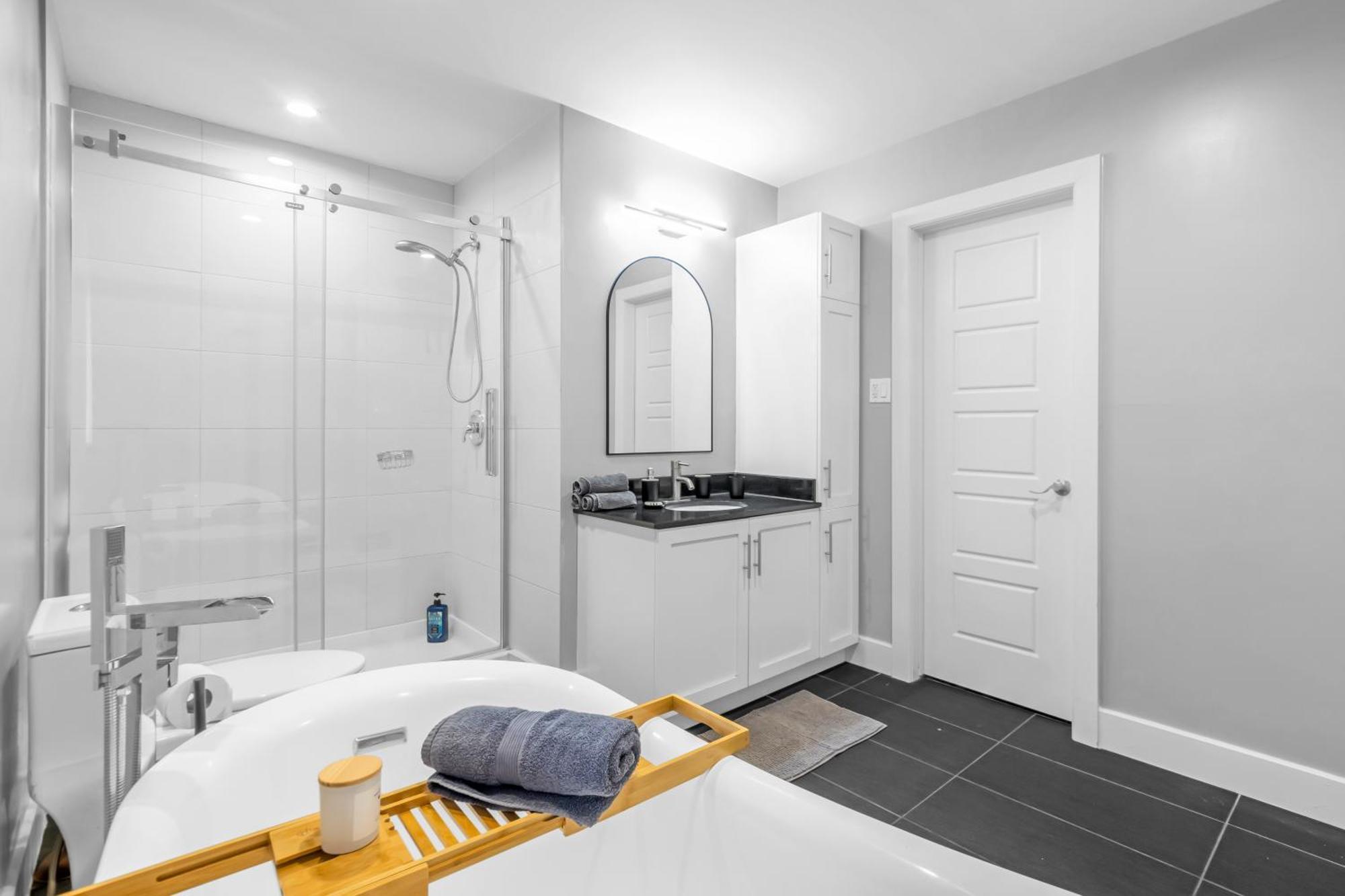 Apartment Amazing 3-bedrooms In Rosemont - *