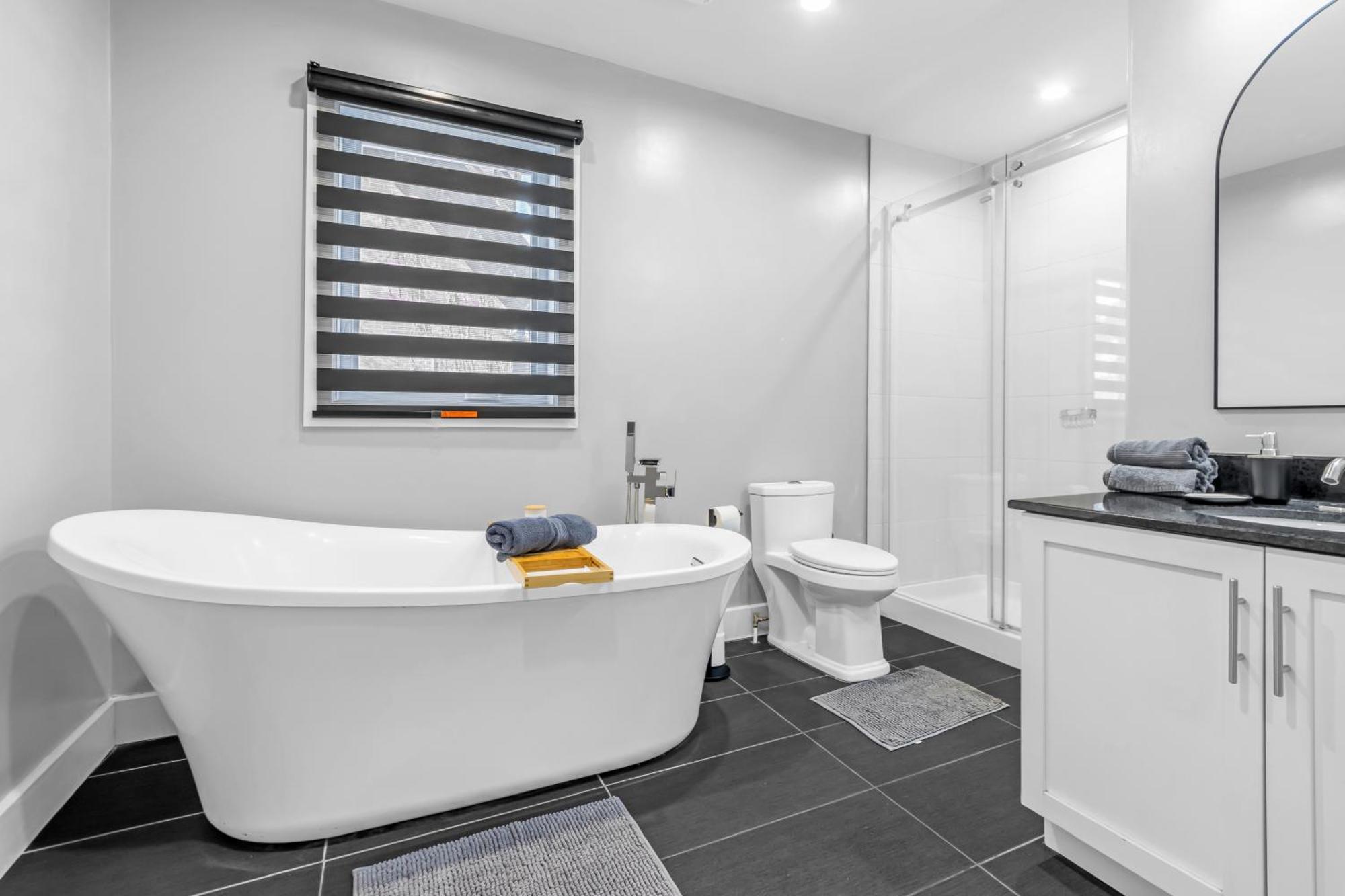 Amazing 3-bedrooms In Rosemont -