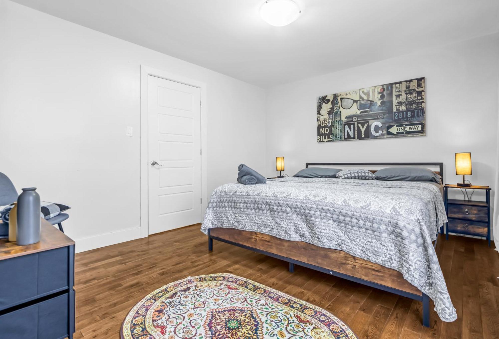 Apartment Amazing 3-bedrooms In Rosemont - *