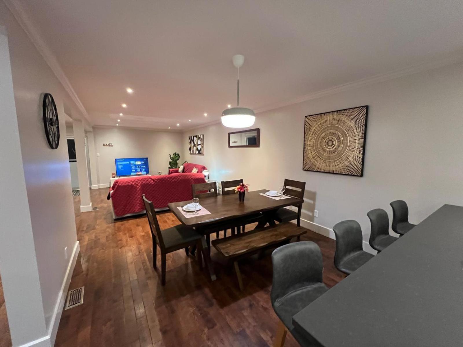 Amazing 3-bedrooms In Rosemont -