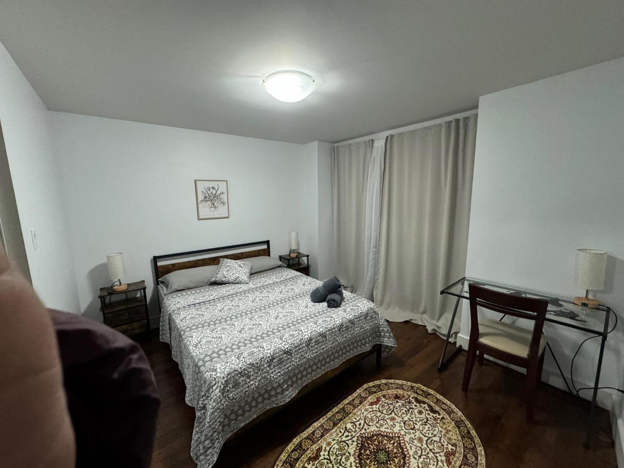 Apartment Amazing 3-bedrooms In Rosemont - *