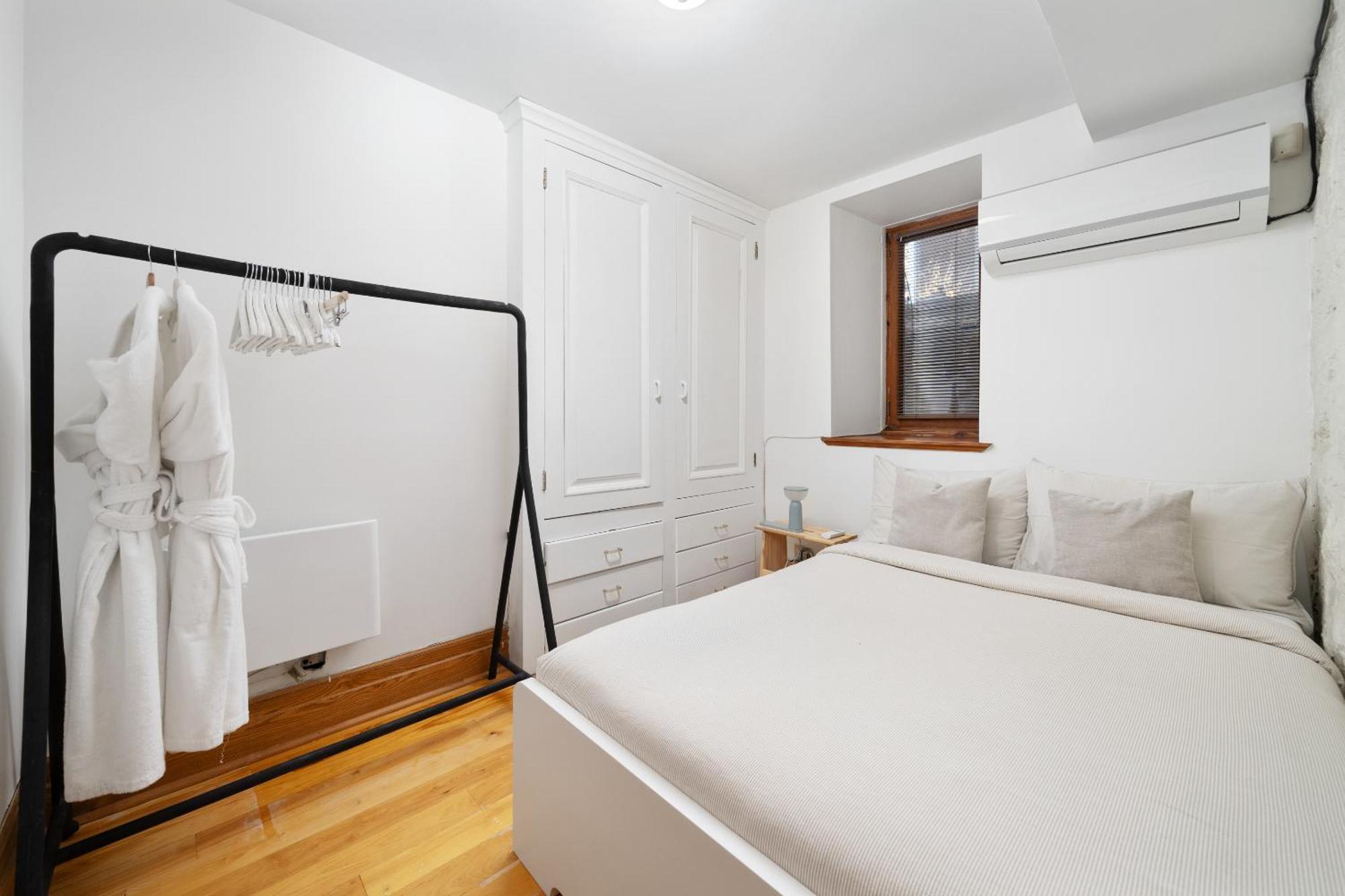 Modern, Cozy In Heart Of Mont Royal Montreal
