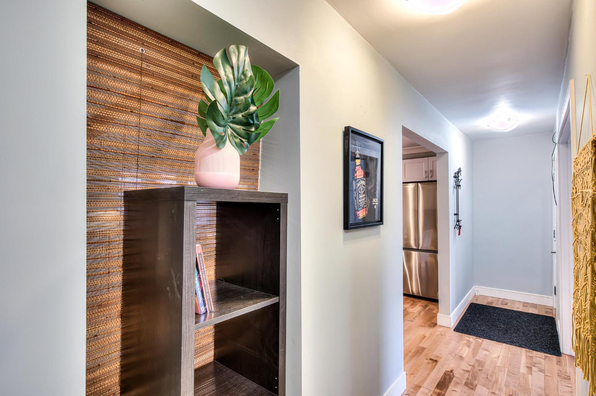 Charming 2br With Balcony In Apartment *
