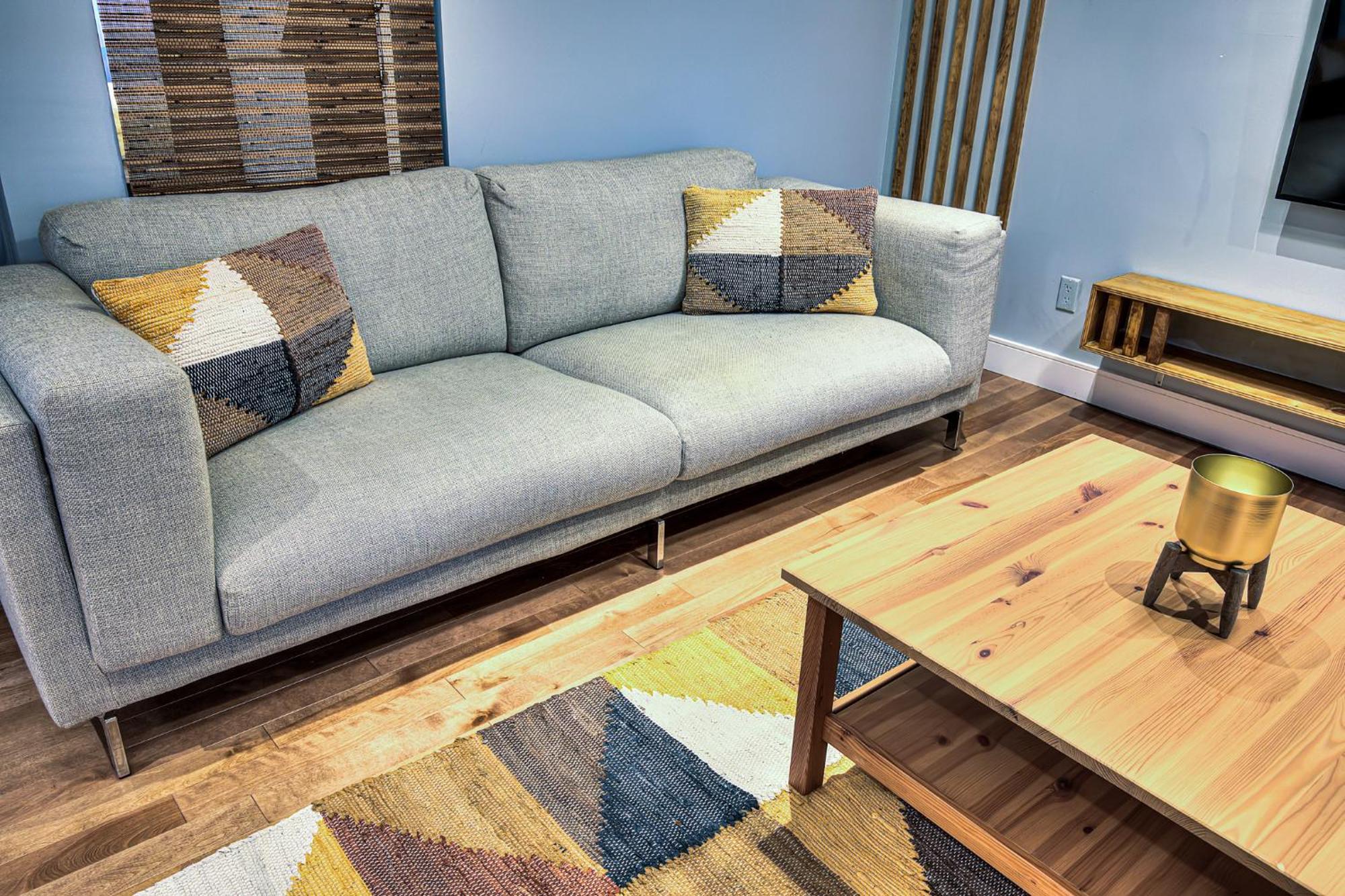 Charming 2br With Balcony In * Montreal