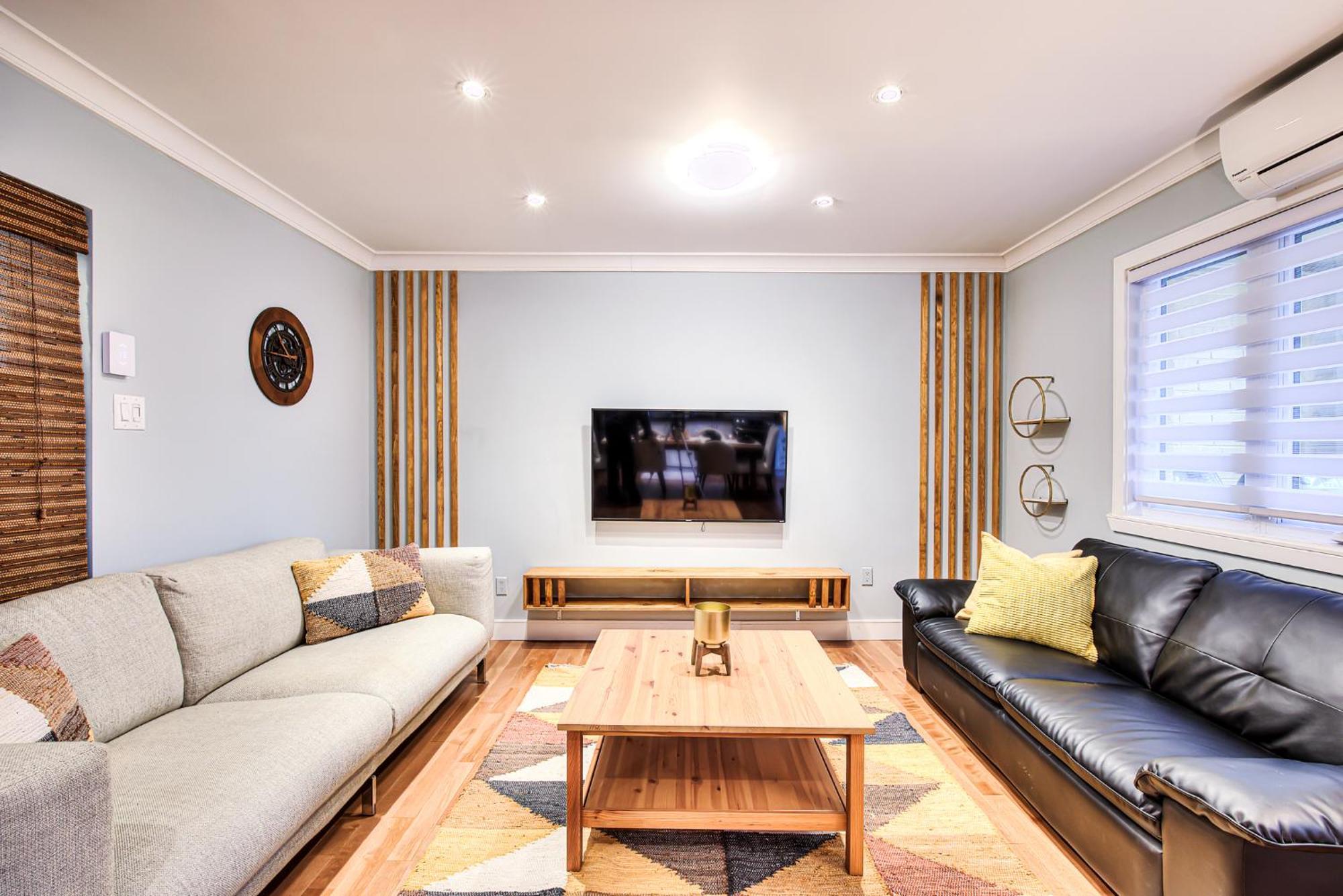 Charming 2br With Balcony In Apartment *