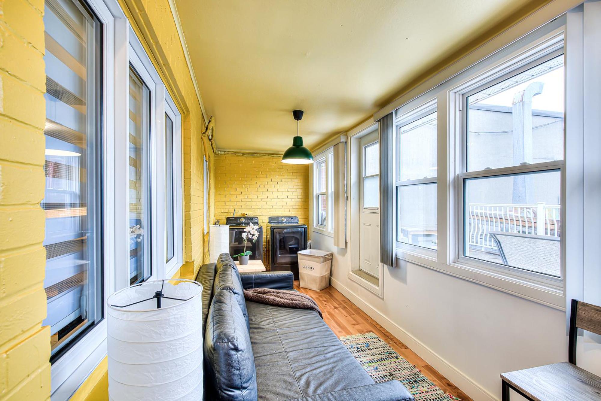 Apartment Charming 2br With Balcony In Montreal