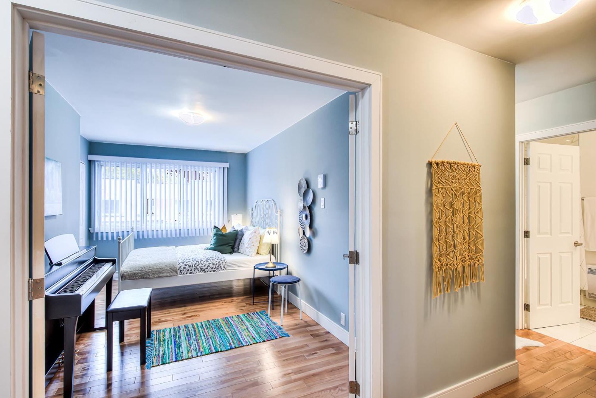 Charming 2br With Balcony In