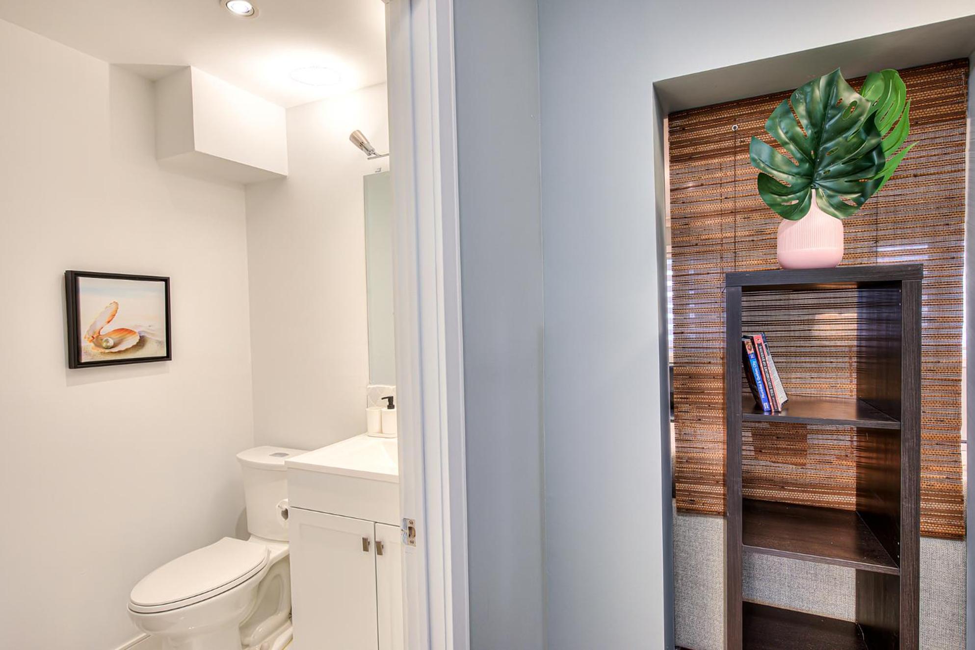 Charming 2br With Balcony In Apartment *