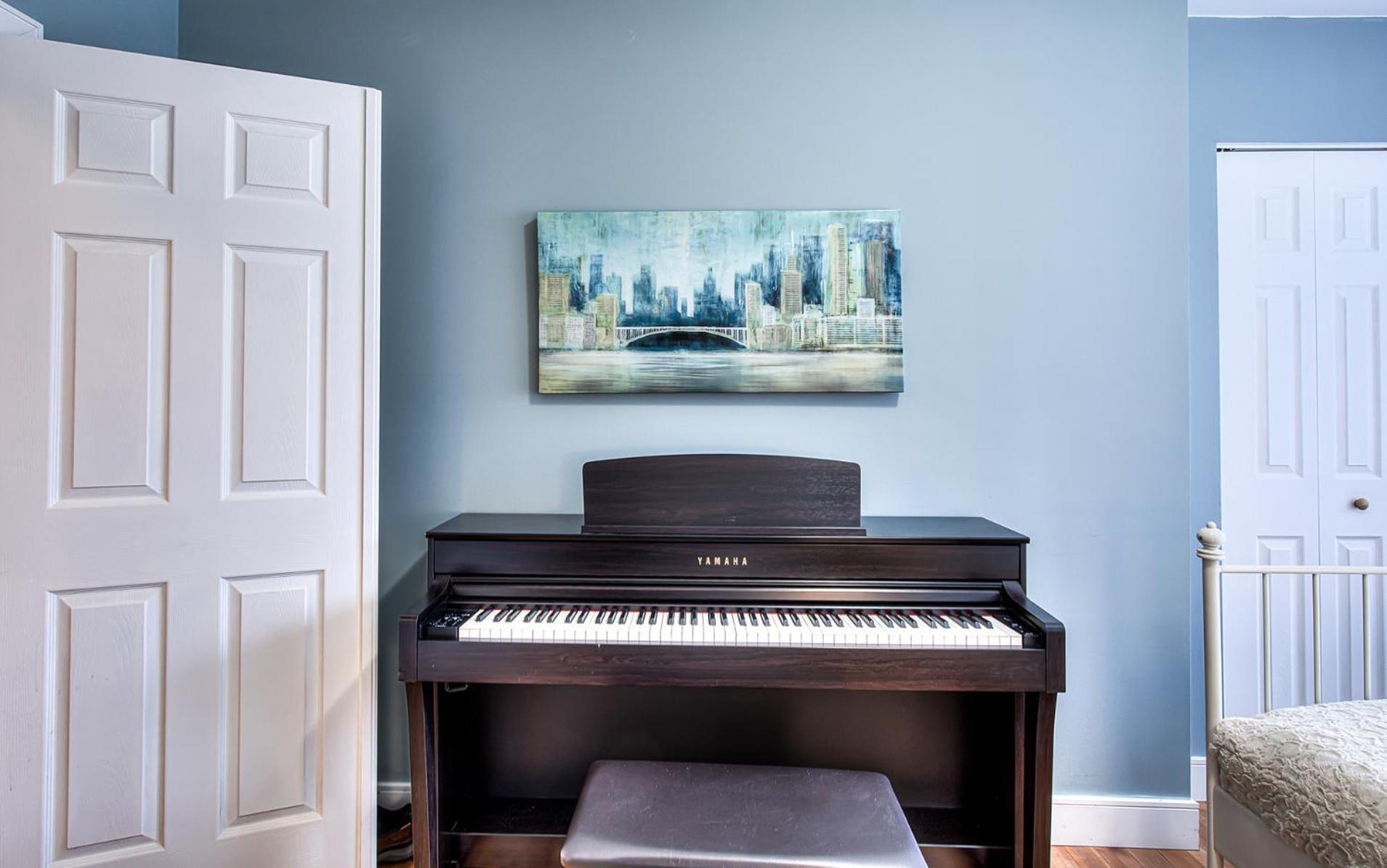 Charming 2br With Balcony In Montreal