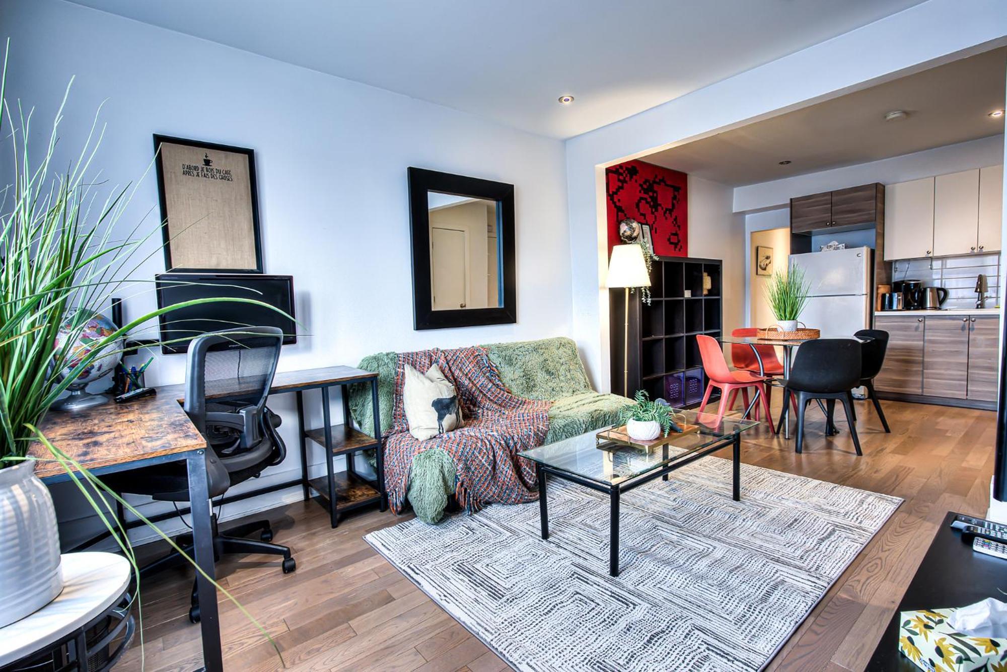 Plateau Escape & Nightlife Adventures! Downtown Super Value! Full 1br Montreal