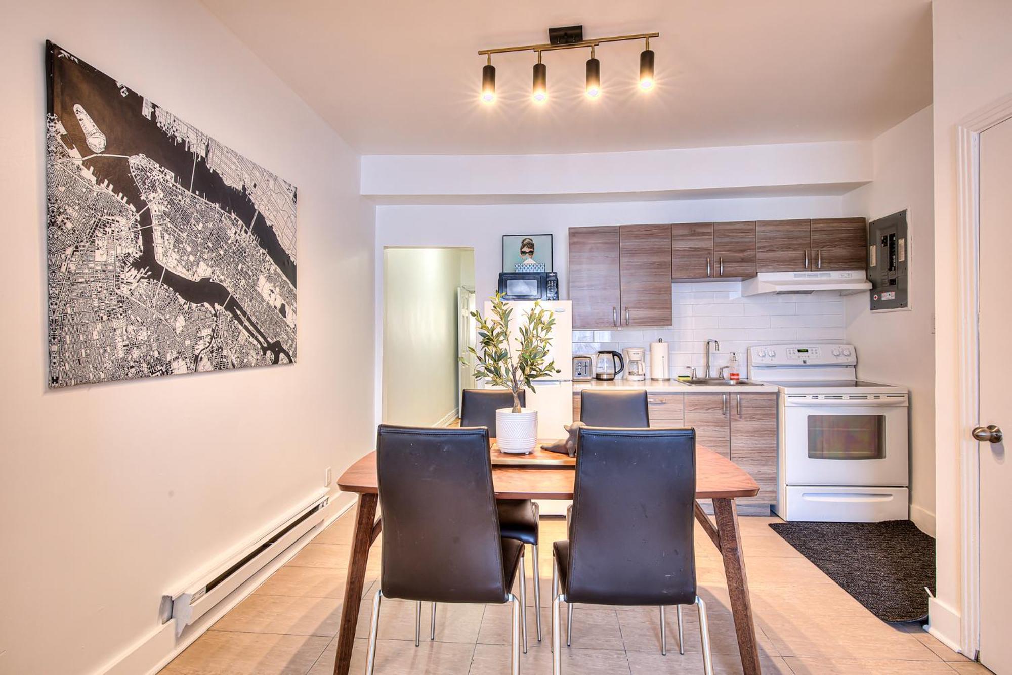 Plateau Escape & Nightlife Adventures! Downtown Super Value! Full 1br Apartment