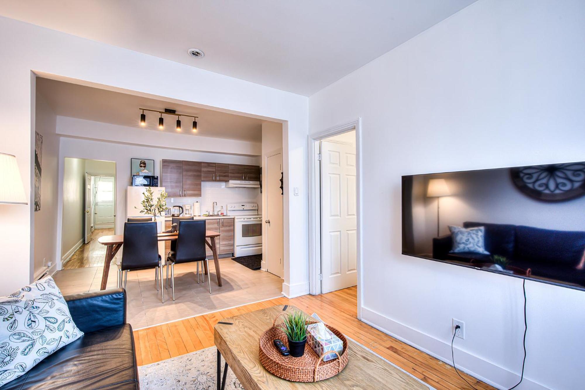 Plateau Escape & Nightlife Adventures! Downtown Super Value! Full 1br Apartment *