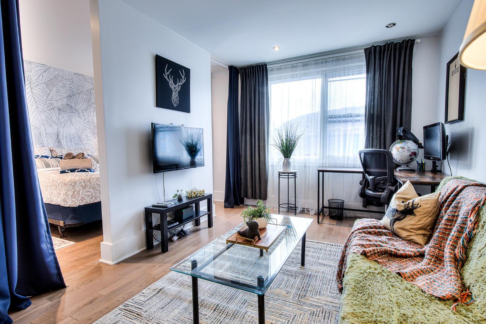 Plateau Escape & Nightlife Adventures! Downtown Super Value! Full 1br * Montreal