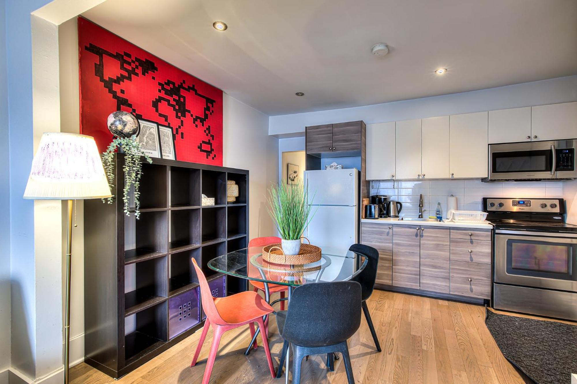Plateau Escape & Nightlife Adventures! Downtown Super Value! Full 1br Apartment