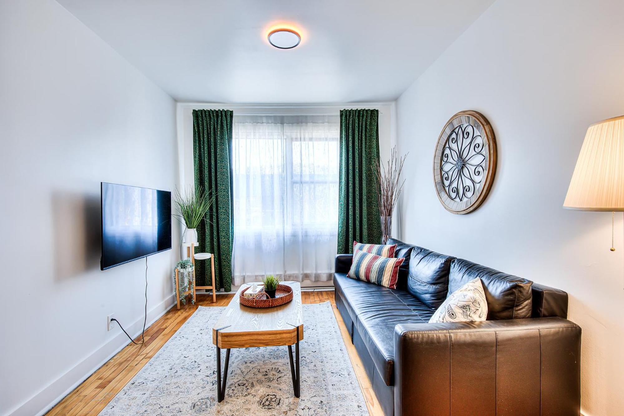 Apartment Plateau Escape & Nightlife Adventures! Downtown Super Value! Full 1br