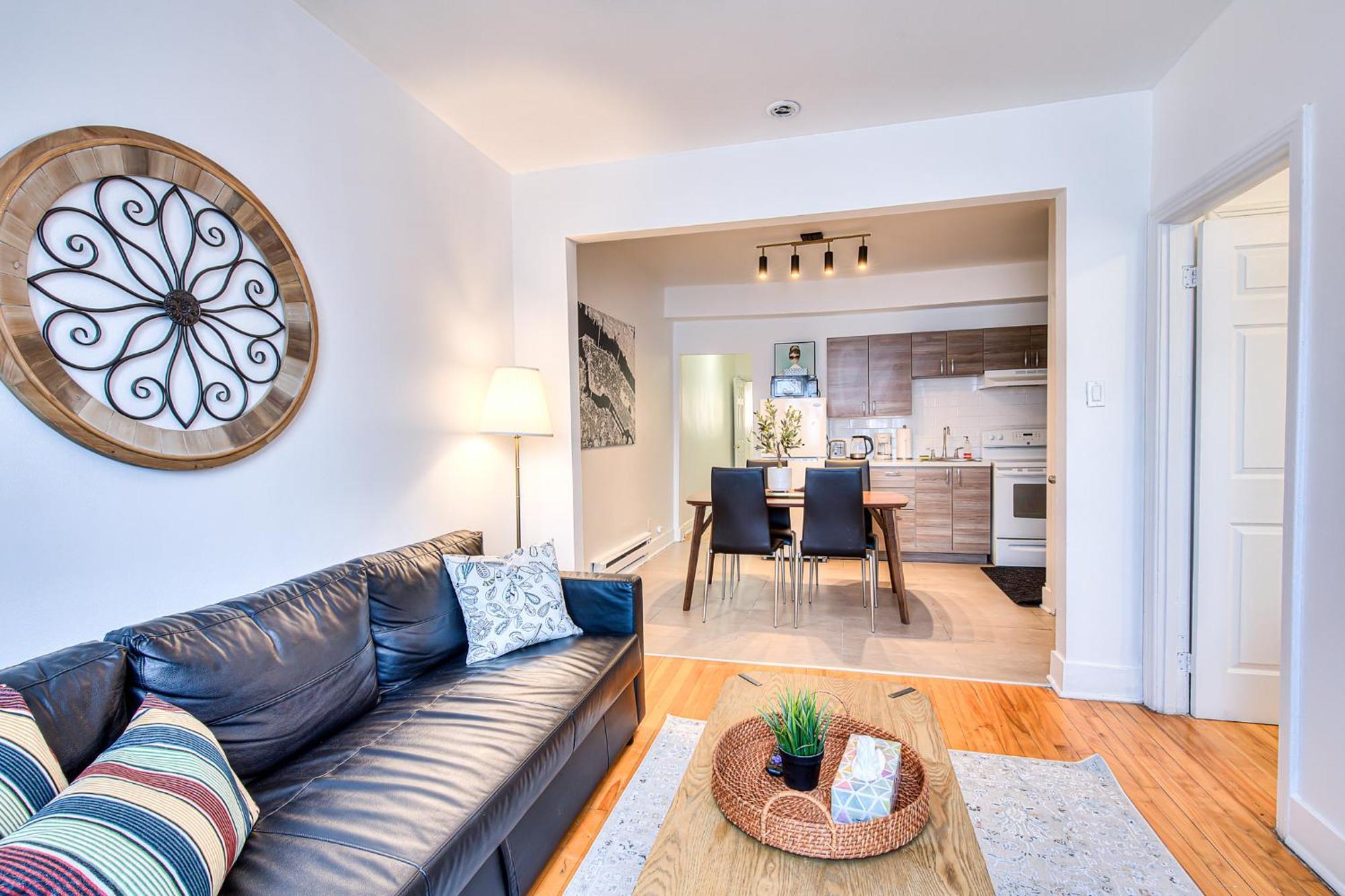 Plateau Escape & Nightlife Adventures! Downtown Super Value! Full 1br * Montreal