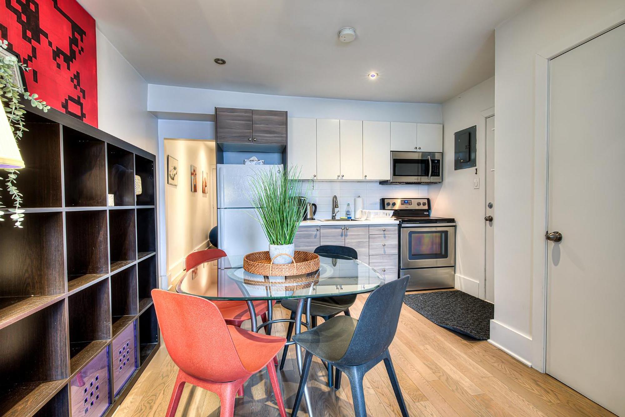 Plateau Escape & Nightlife Adventures! Downtown Super Value! Full 1br Apartment