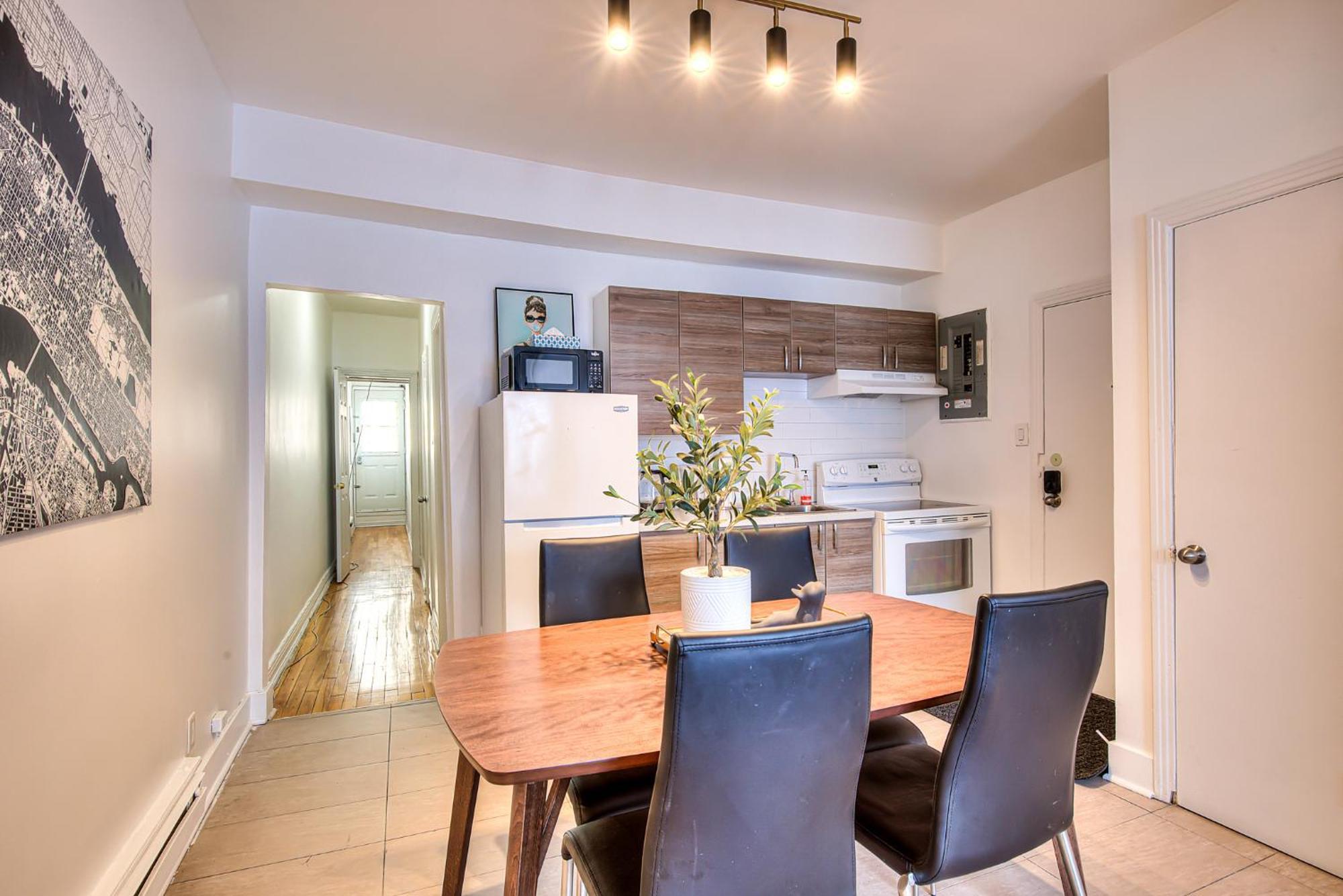 Plateau Escape & Nightlife Adventures! Downtown Super Value! Full 1br *