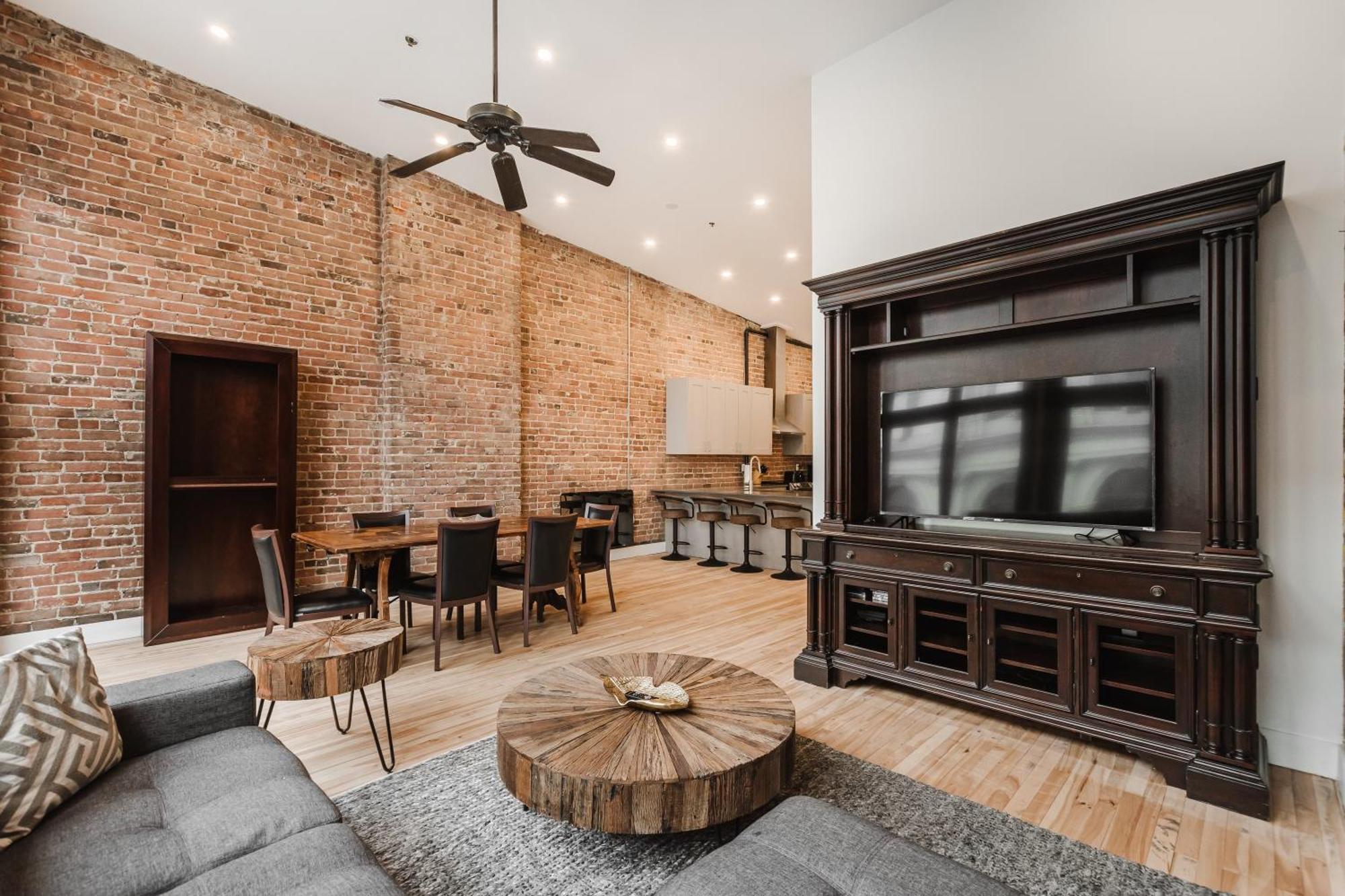 Elegant 3 Bedroom In Old Port - 302 *