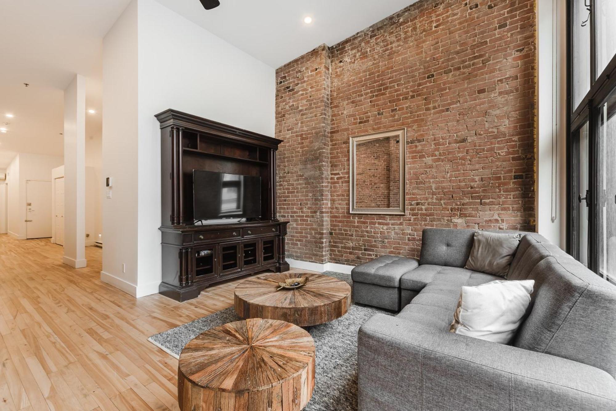 Elegant 3 Bedroom In Old Port - 302 Montreal