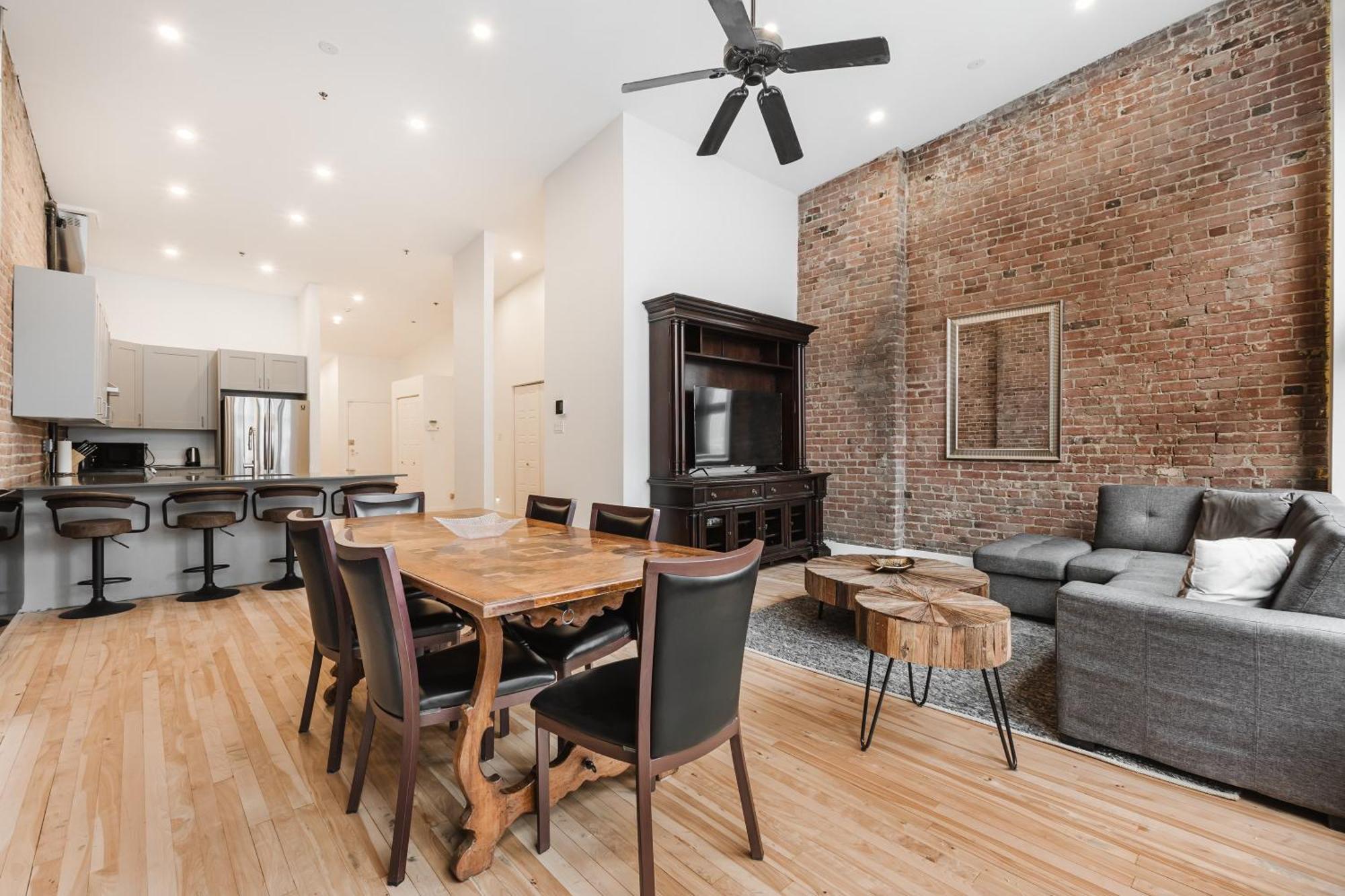 Elegant 3 Bedroom In Old Port - 302 *