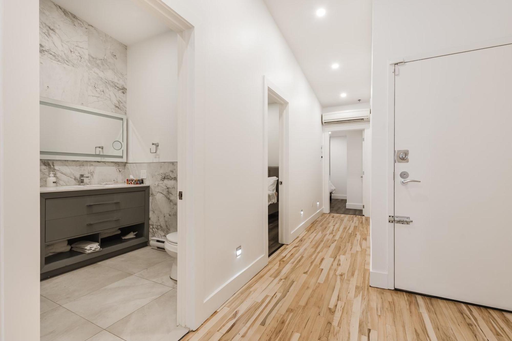 Elegant 3 Bedroom In Old Port - 302 Montreal