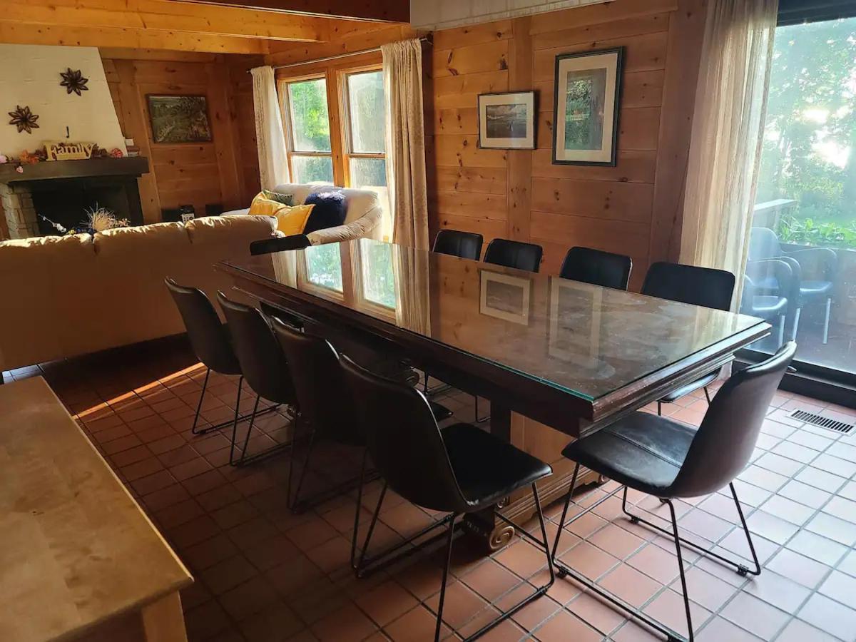 Lakefront In Chalet