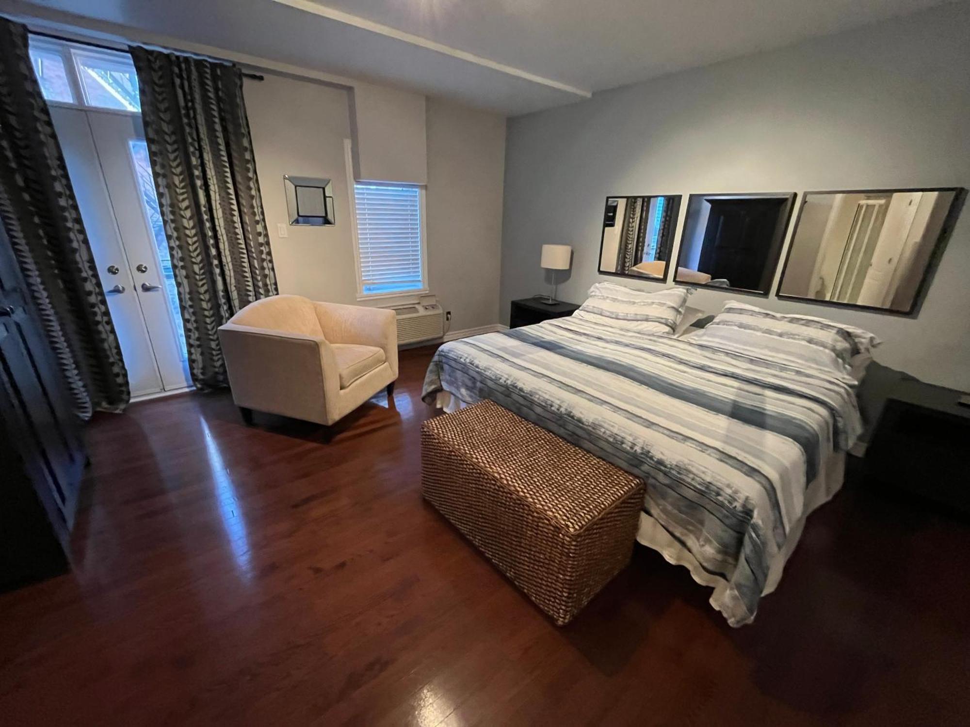 Aparthotelmontreal By Les Terrasses Saint Urbain 2225i2