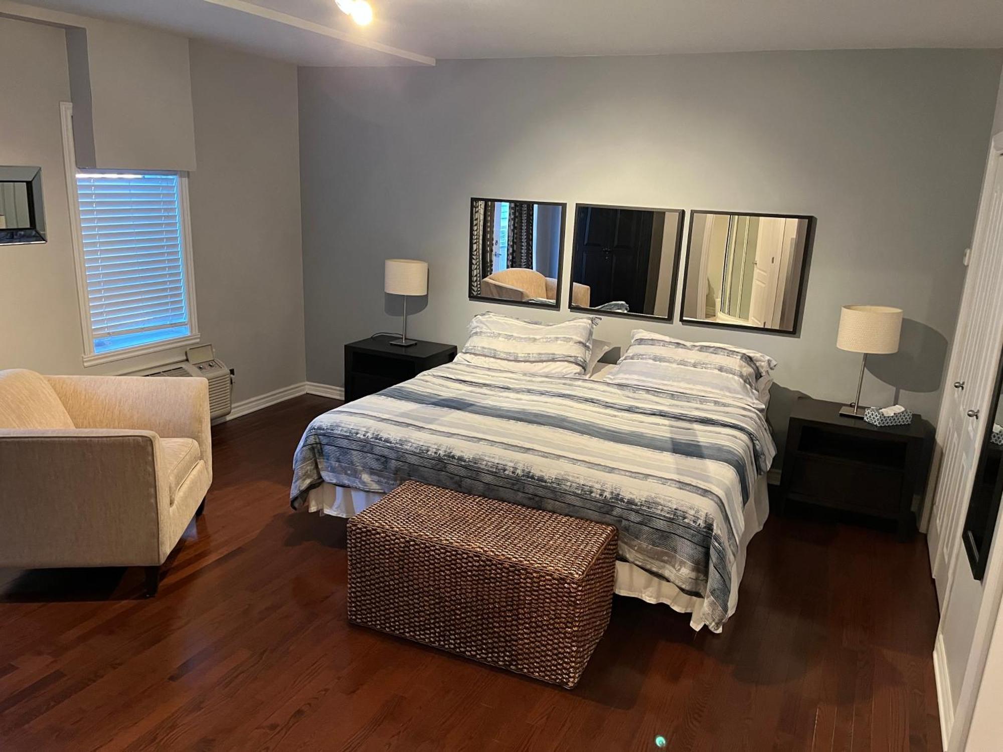 Aparthotelmontreal By Les Terrasses Saint Urbain 2225i2 Apartment