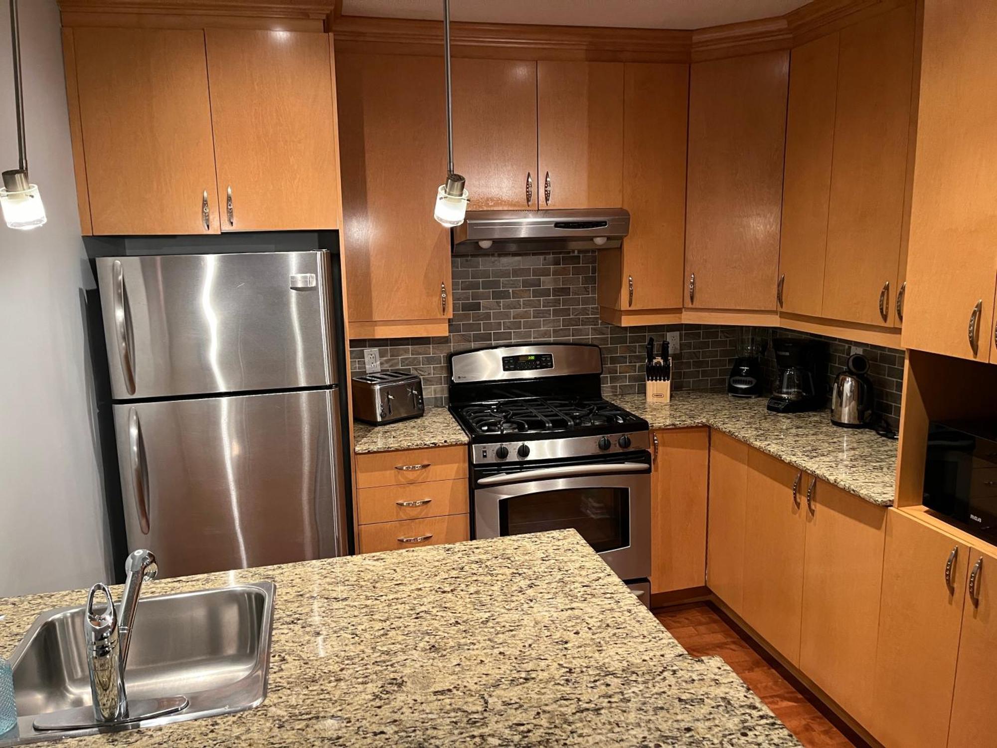 Aparthotelmontreal By Les Terrasses Saint Urbain 2225i2 Apartment 4*