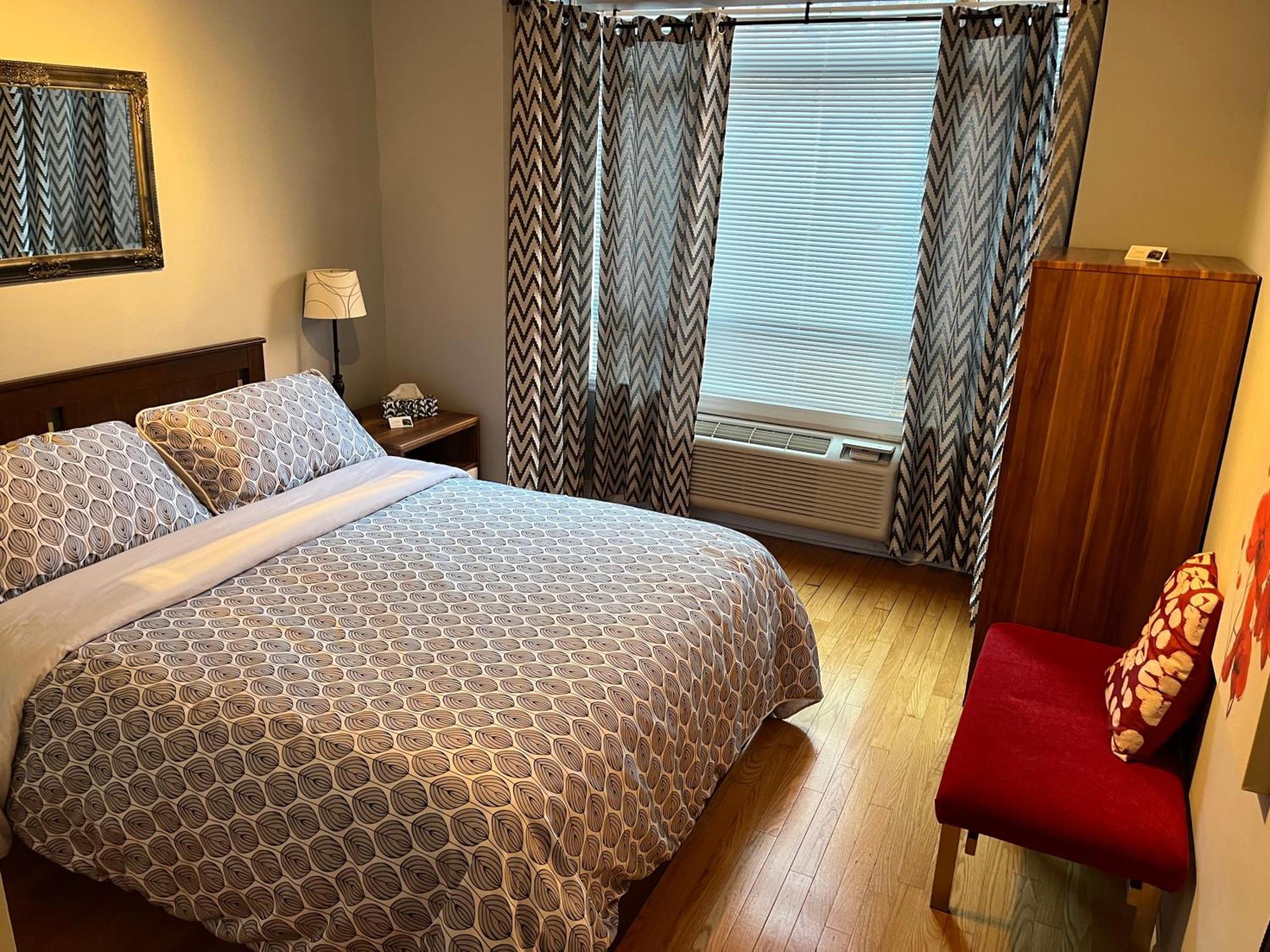 Aparthotelmontreal By Les Terrasses Saint Urbain 2225i2 4*