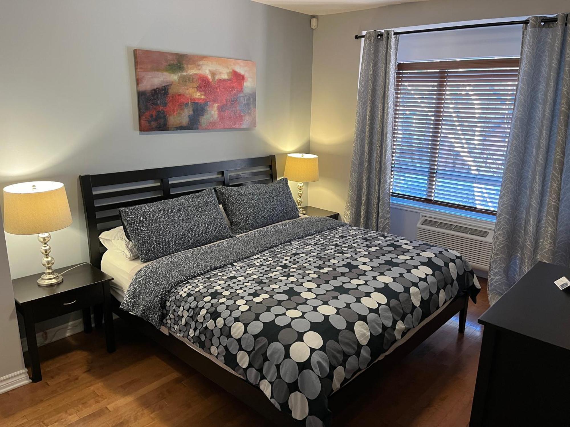 Aparthotelmontreal By Les Terrasses Saint Urbain 2225i2 Apartment 4*