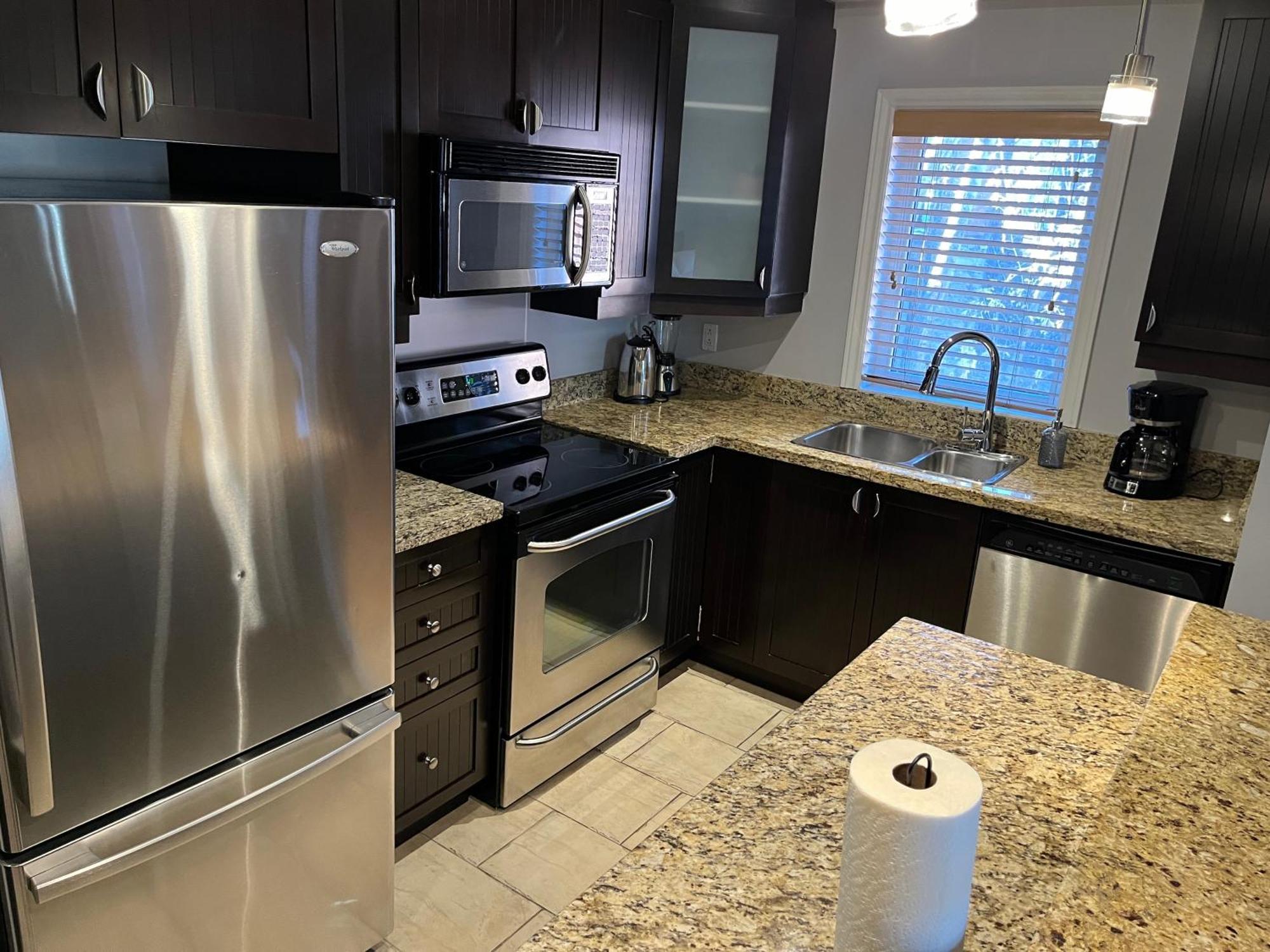 Aparthotelmontreal By Les Terrasses Saint Urbain 2225i2 Apartment