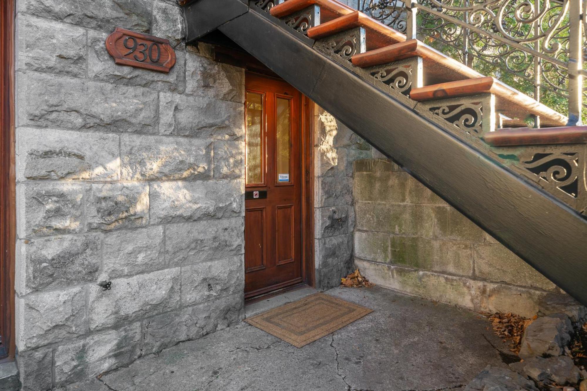 Modern, Cozy In Heart Of Mont Royal *