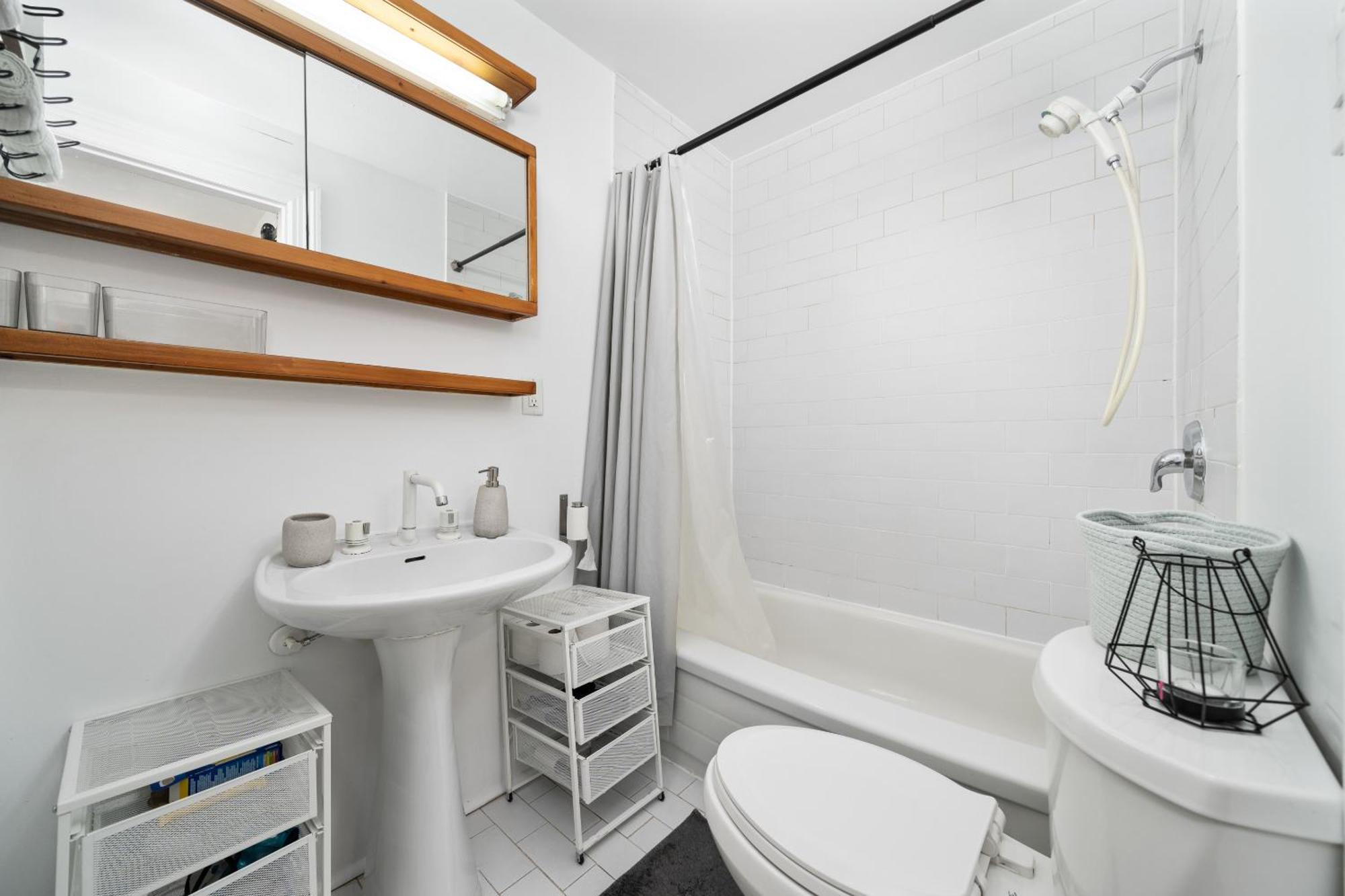 Modern, Cozy In Heart Of Mont Royal * Montreal