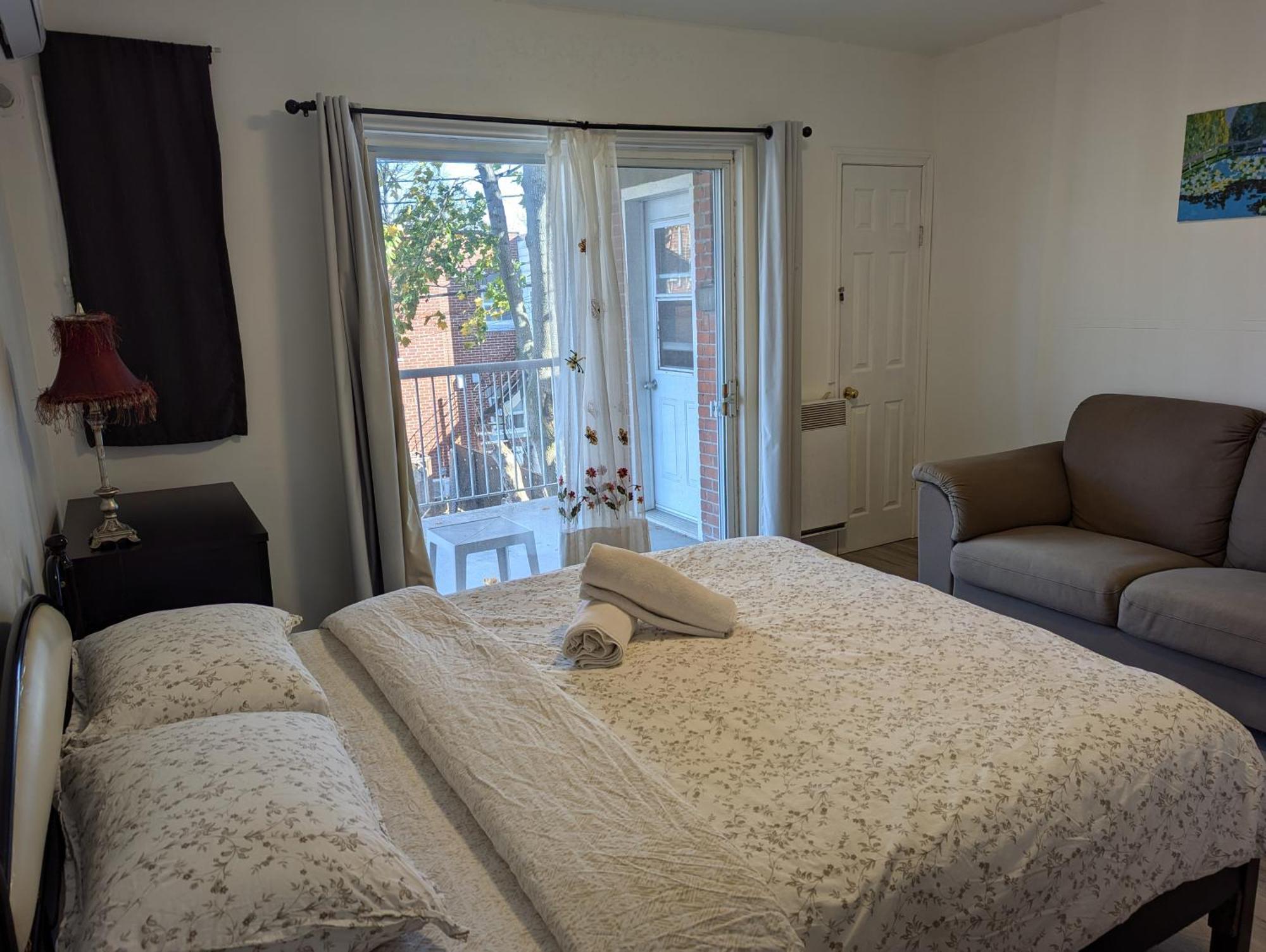 Comfy Close To Metro Monk Station With Self Check In * Montreal