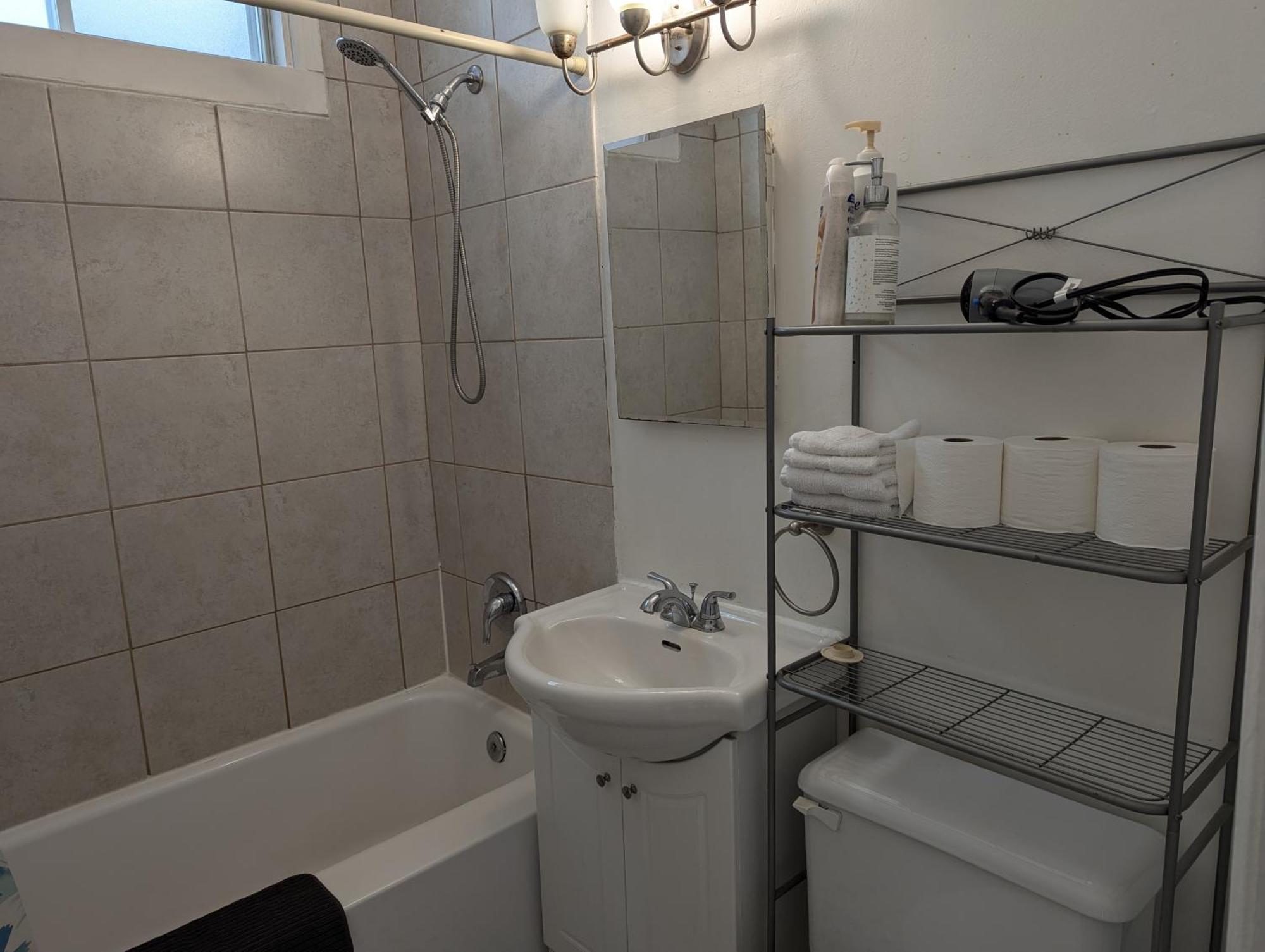 Comfy Close To Metro Monk Station With Self Check In Apartment Montreal